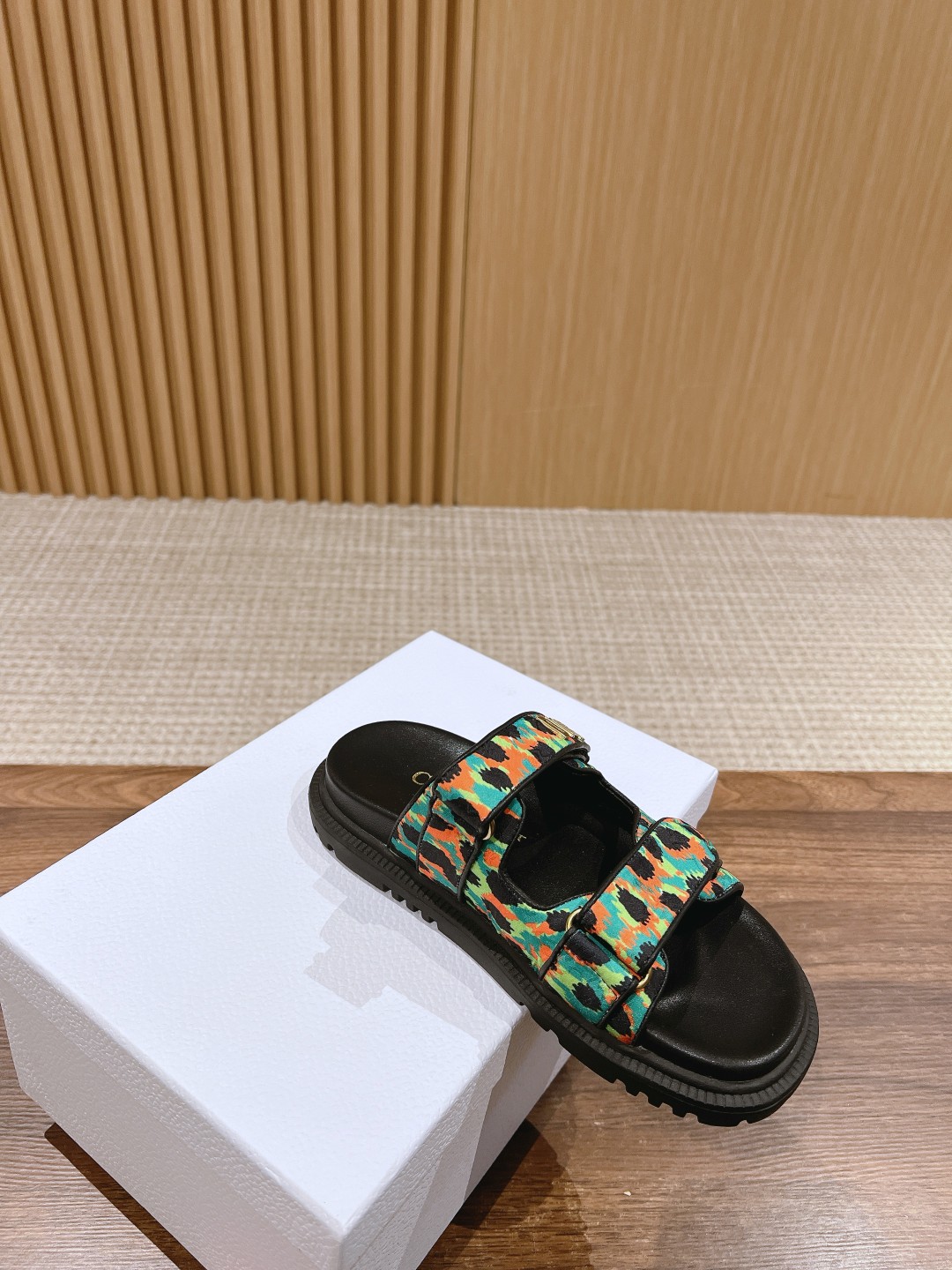 着心地が良い dior スニーカー 黒偽物 シンプル 人気サンダル スリッパ 海水浴 ファッション 軽量 シンプル グリーン_3