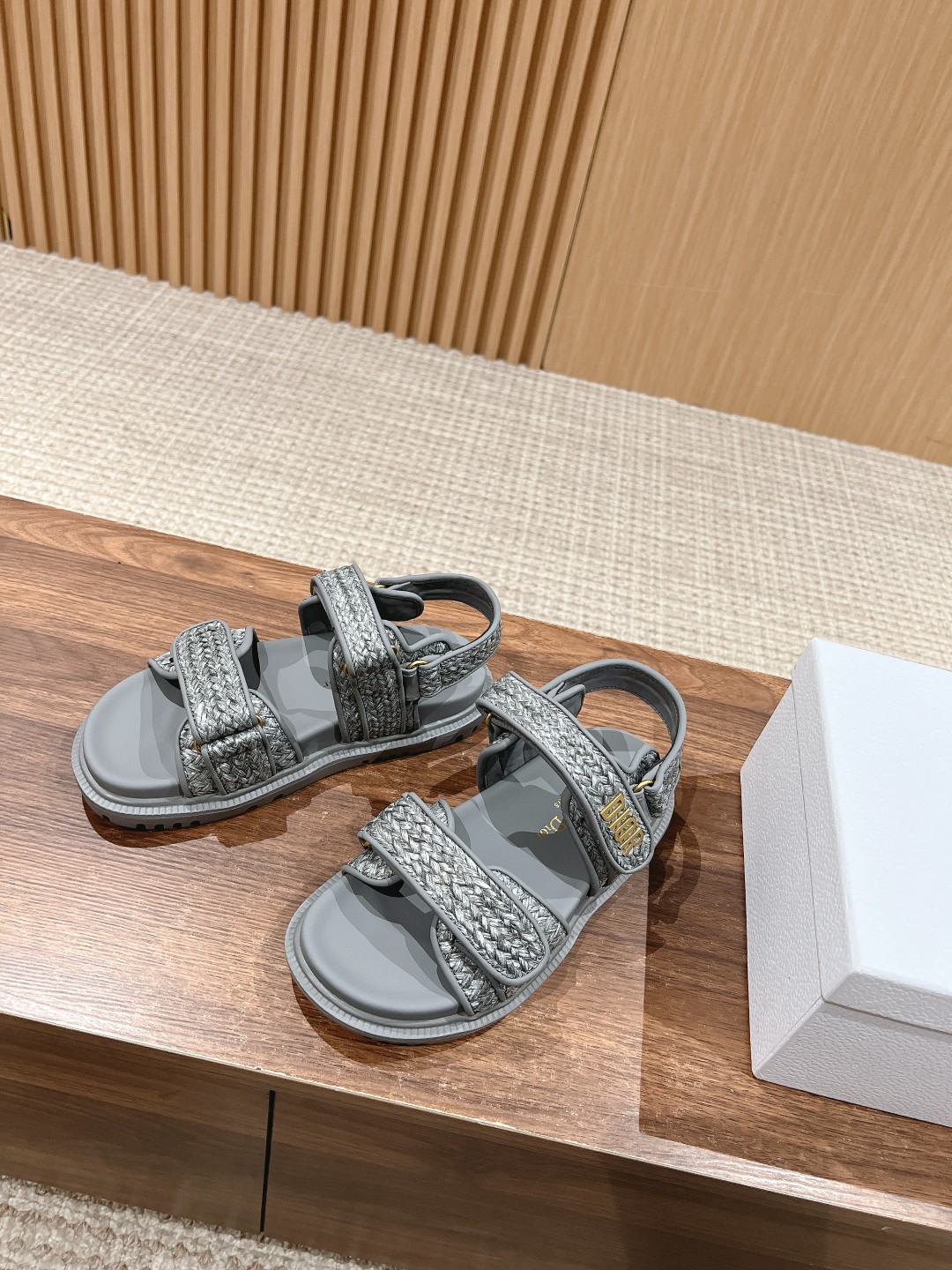dior ハイカット メンズコピー シンプル 軽量 シンプル 人気サンダル スリッパ 海水浴 ファッション グレイ_2