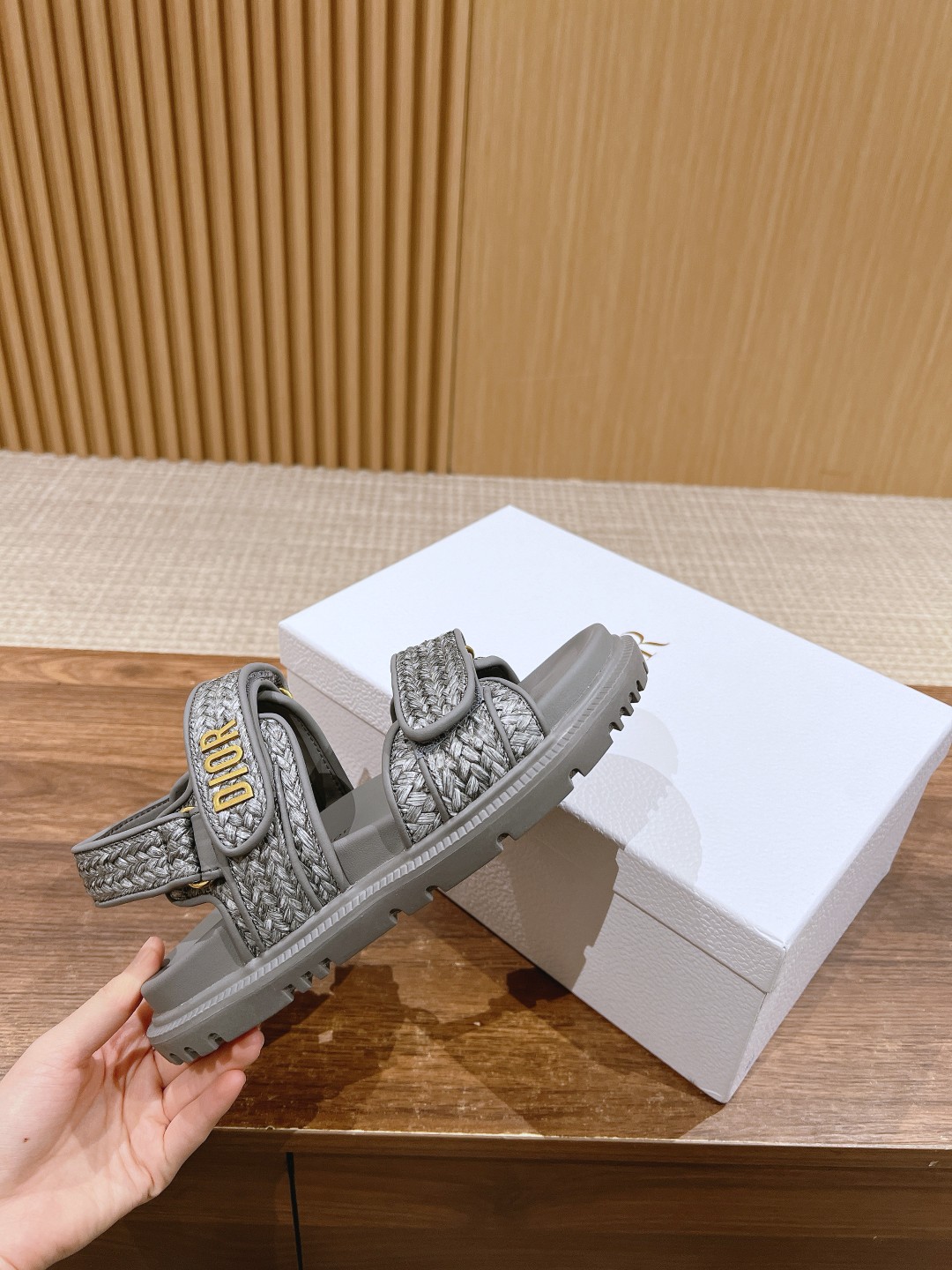dior ハイカット メンズコピー シンプル 軽量 シンプル 人気サンダル スリッパ 海水浴 ファッション グレイ_5
