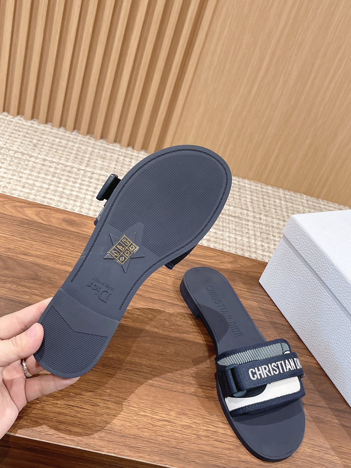 新作到着!! dior 靴 値段激安通販 洗える 滑り止め シンプル サンダル スリッパ ファッション ブラック_8