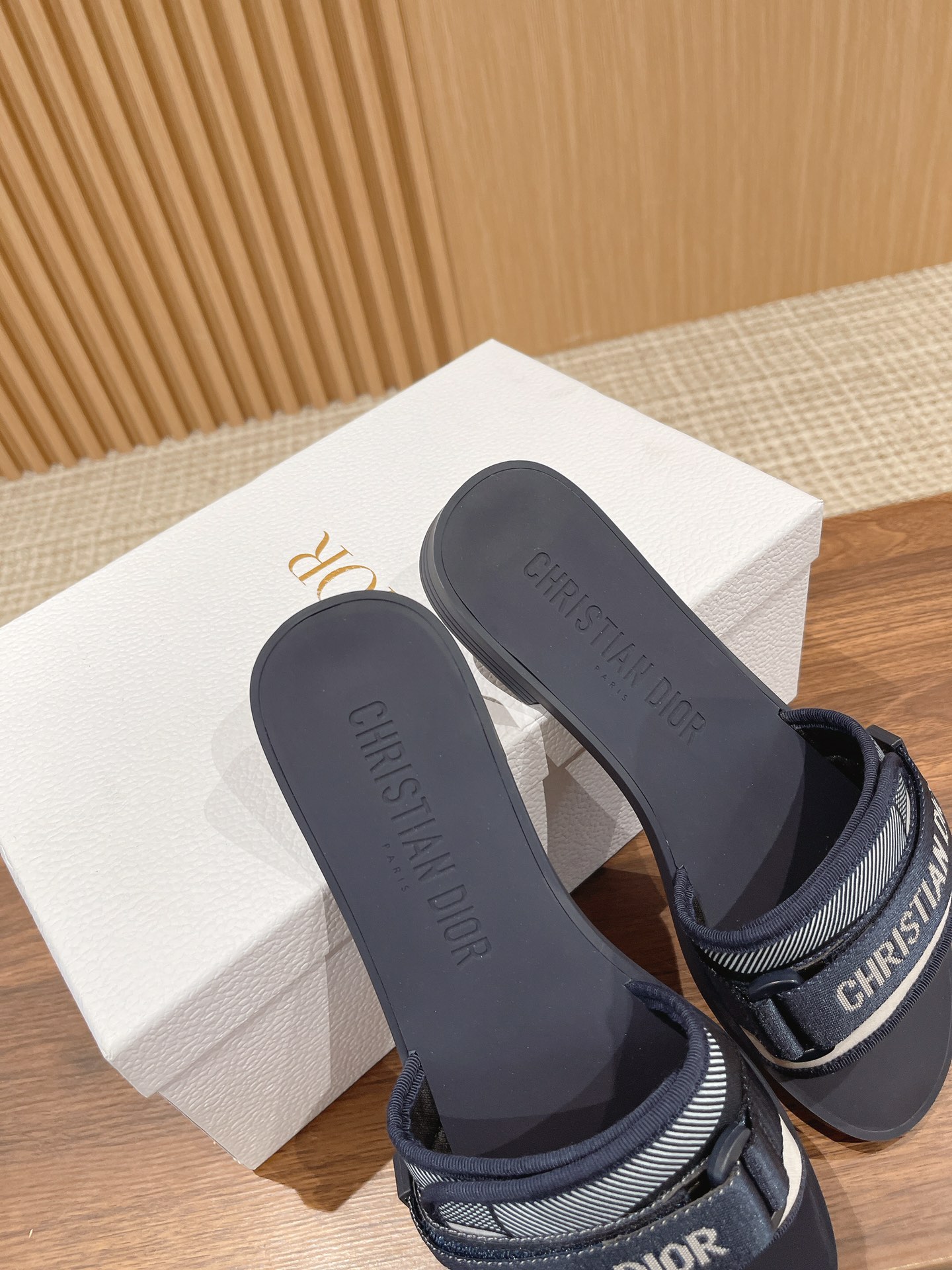 新作到着!! dior 靴 値段激安通販 洗える 滑り止め シンプル サンダル スリッパ ファッション ブラック_9