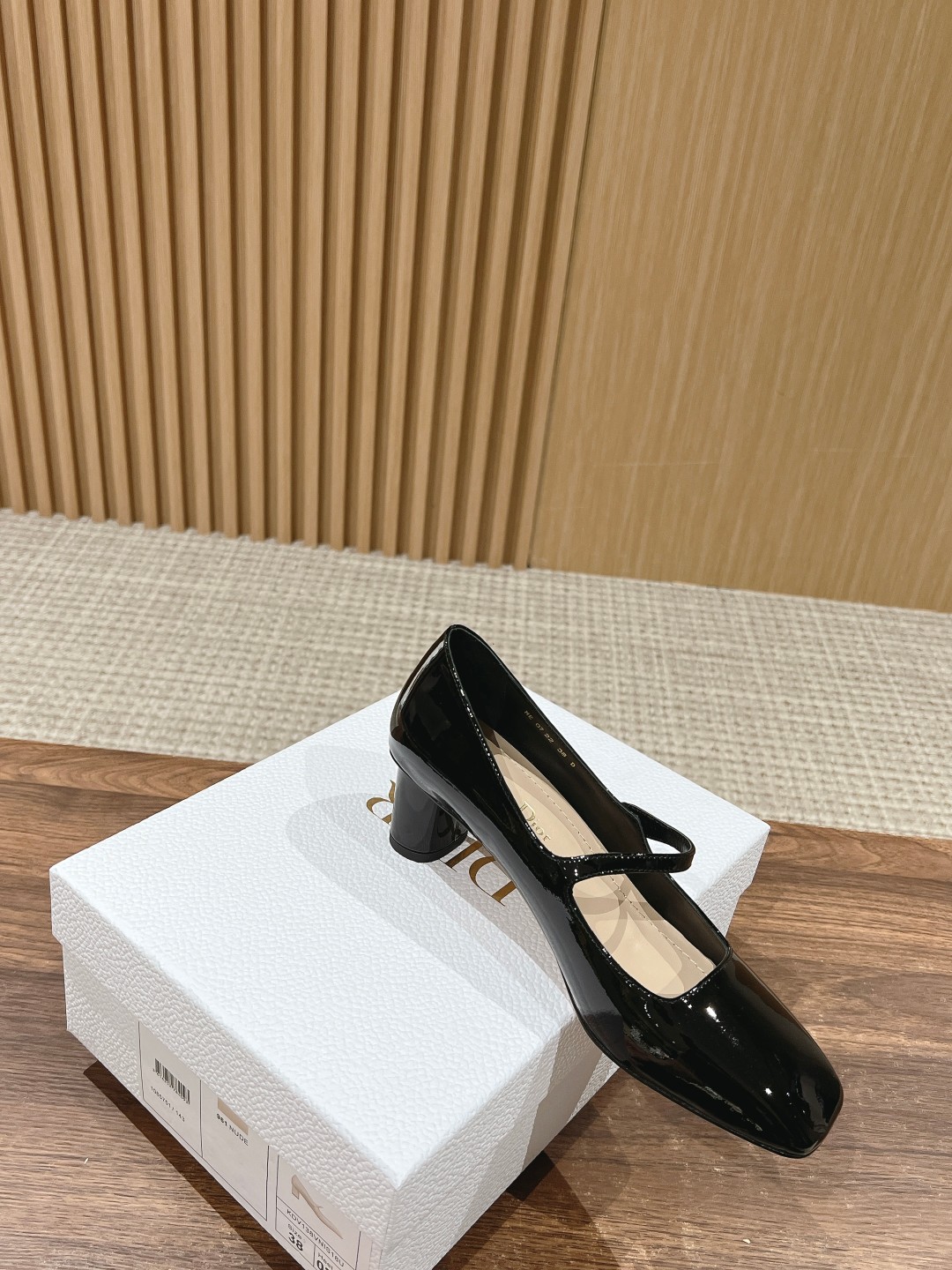 ディオール メッシュ シューズ偽物 シンプル シューズ パンプス レディース 人気 歩きやすい ファッション マリオ ブラック_3