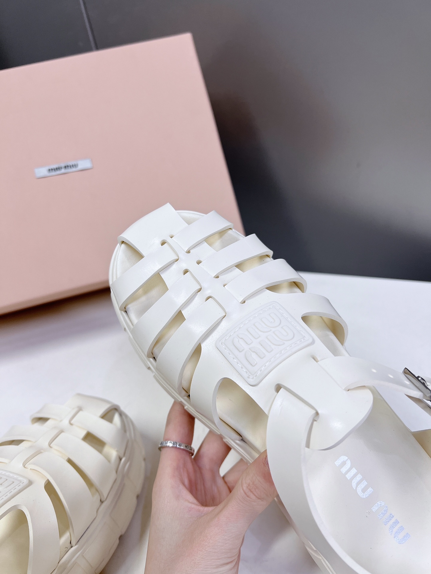 人気定番可愛い miu miu ミュール激安通販 スリッパ サンダル 軽量 シンプル 滑り止め ホワイト_6