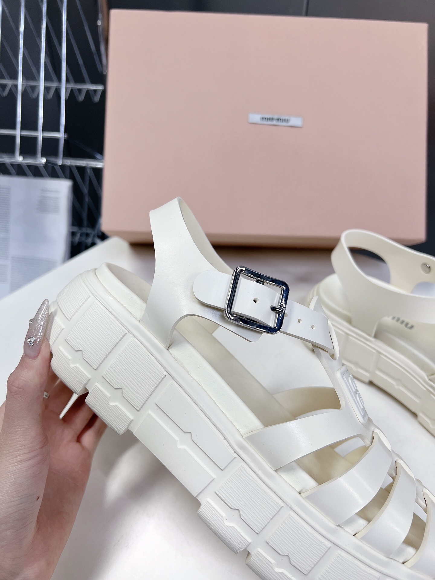 人気定番可愛い miu miu ミュール激安通販 スリッパ サンダル 軽量 シンプル 滑り止め ホワイト_7