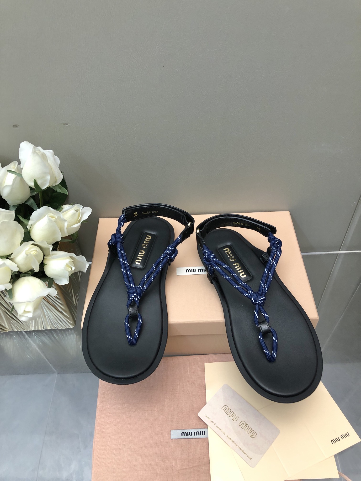 miumiu スニーカー キラキラ偽物 スリッパ サンダル 軽量シューズ シンプル 滑り止め ブラック_2