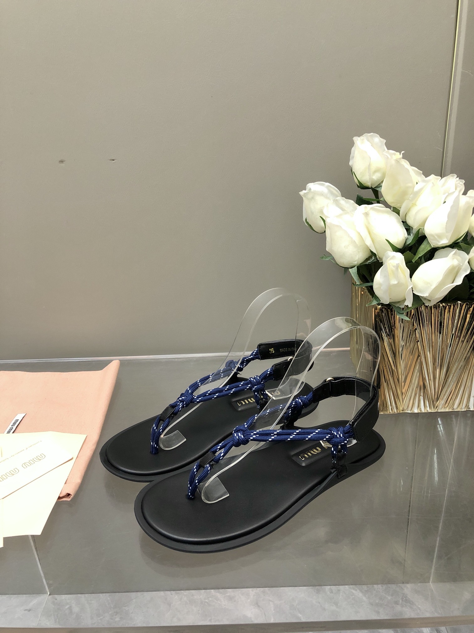 miumiu スニーカー キラキラ偽物 スリッパ サンダル 軽量シューズ シンプル 滑り止め ブラック_3
