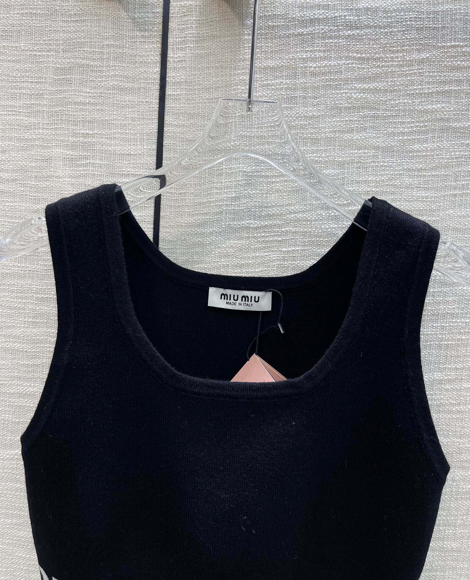 ミュウミュウ ローブルーコピー 純綿 トップス Tシャツ チョッキ ジレー ショット 運動服 セクシー ブラック_4