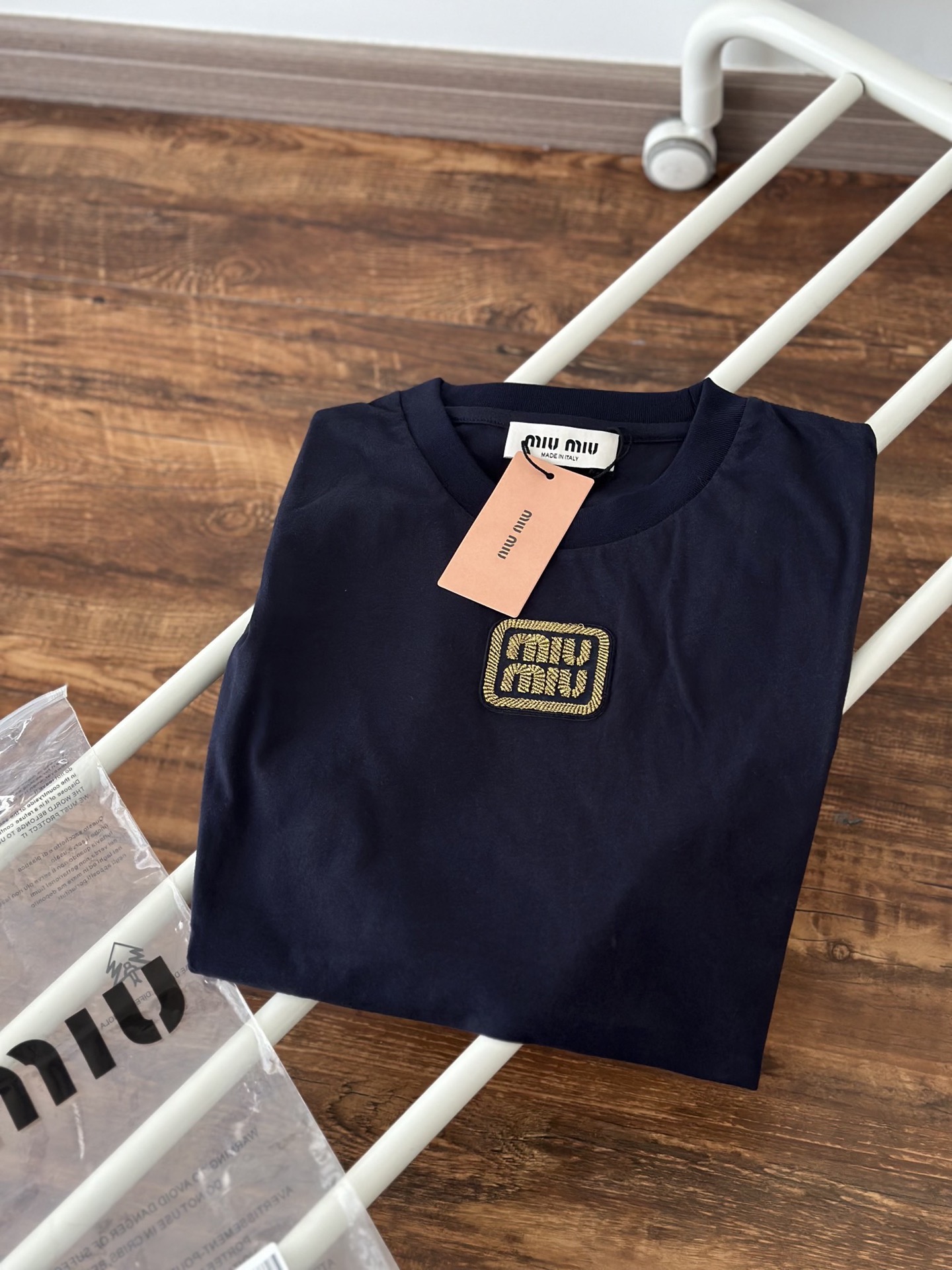 miumiu ユナ激安通販 純綿 トップス Tシャツ シンプル 人気新作 柔らかい 品質保証 半袖 ブラック_3