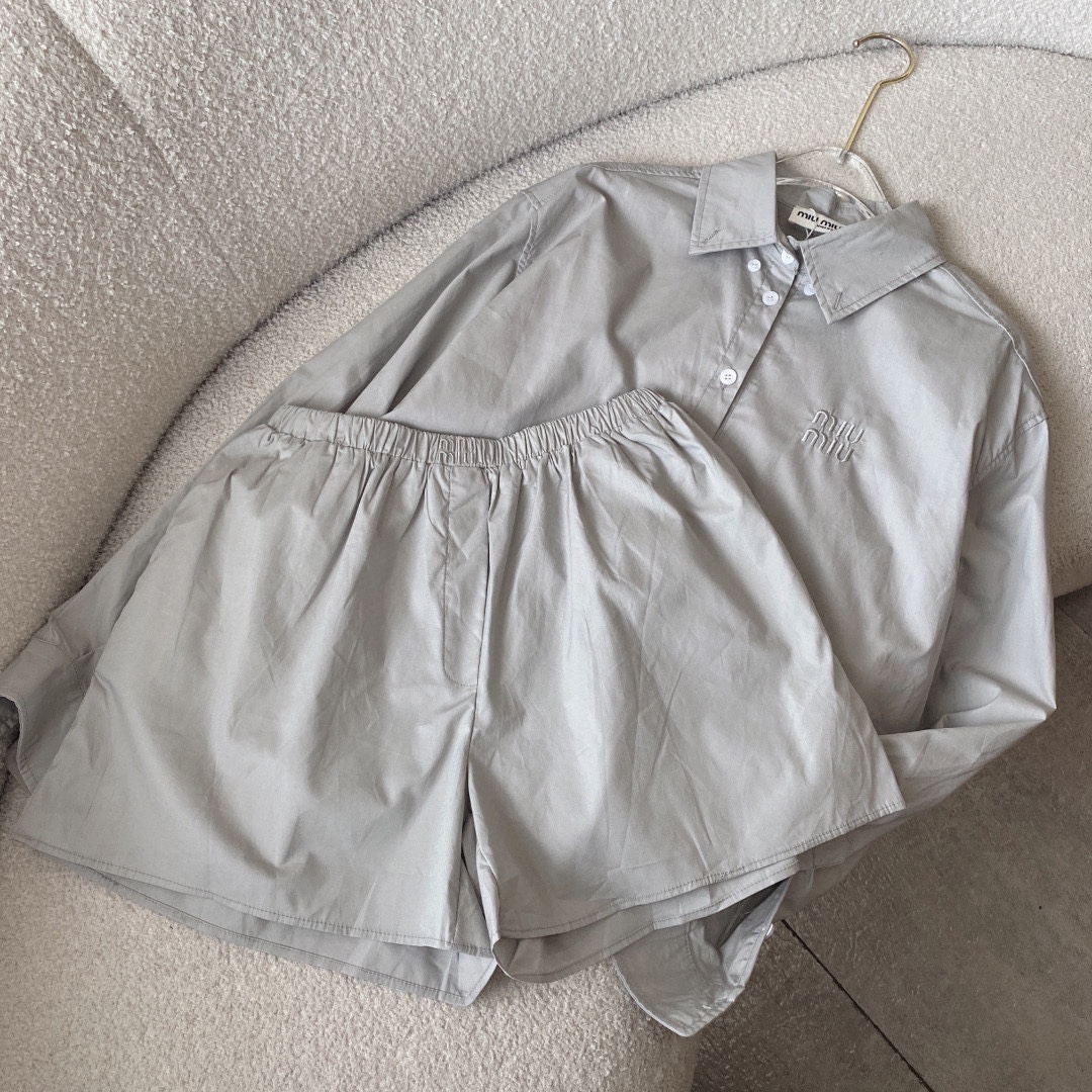 miumiu トップス 中古コピー 運動セット ショットパンツ 長袖シャツ シンプル ファッション 流行品 空色ブルー_3