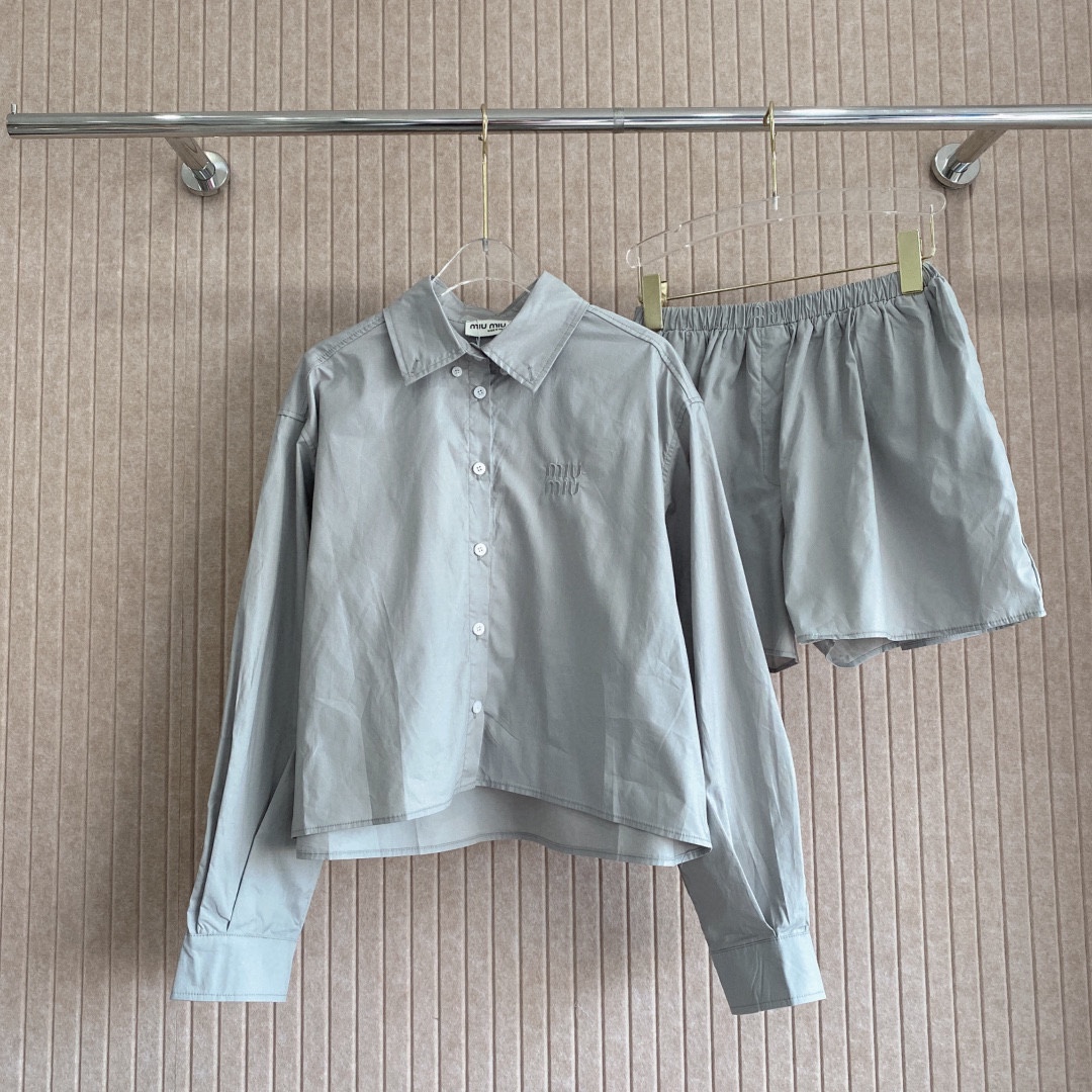 miumiu トップス 中古コピー 運動セット ショットパンツ 長袖シャツ シンプル ファッション 流行品 空色ブルー_11