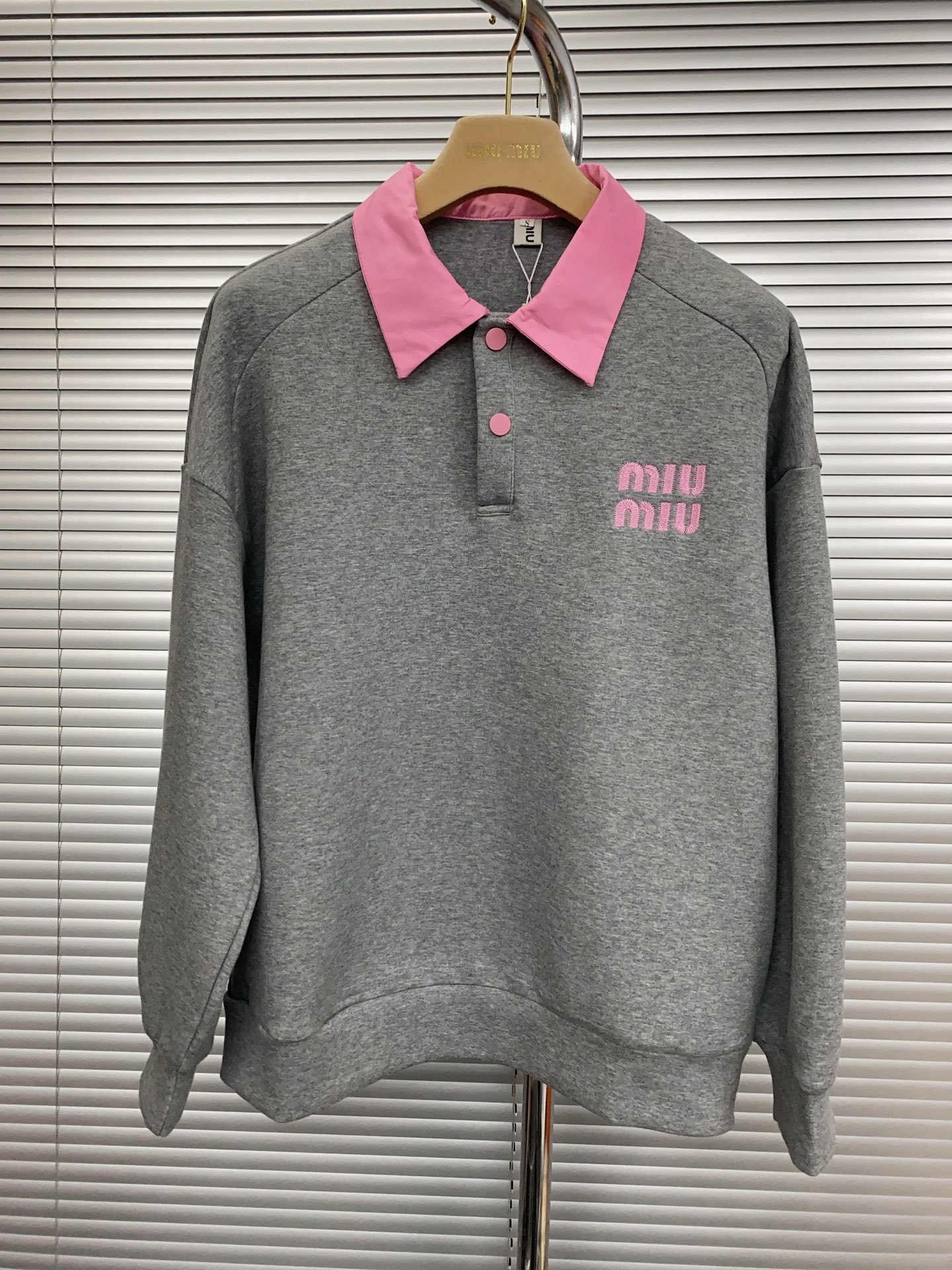 ミュウミュウオリパスーパーコピー 運動セット ショットスカート 長袖Ｔシャツ ランニング グレイ_7