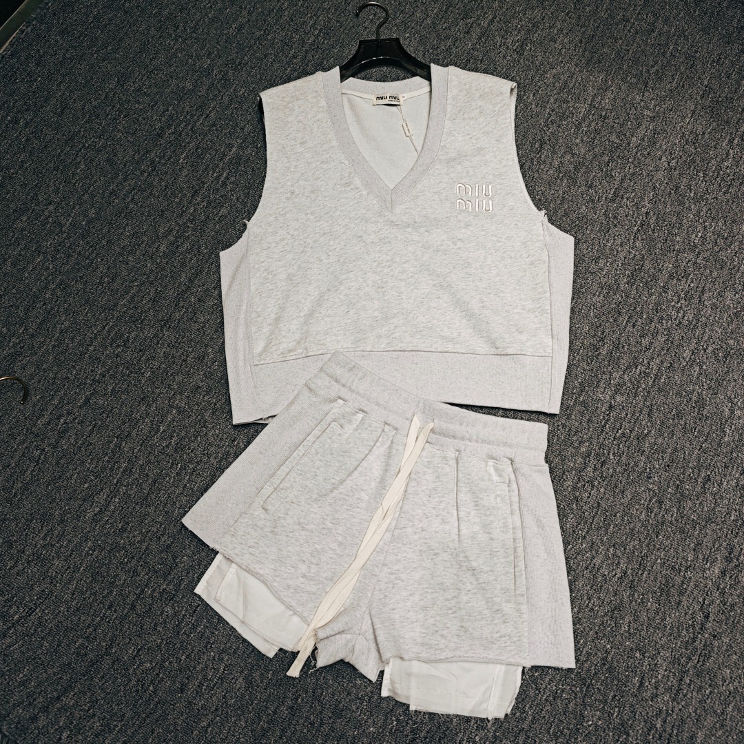 ミュウミュウとキキ激安通販 運動セット ショットズボン 無袖Ｔシャツ ランニング チョッキ シンプル グレイ_1