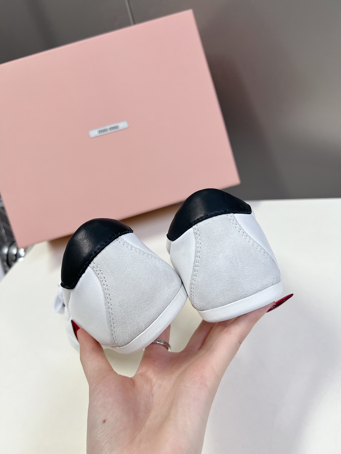 激安大特価最新作の ミュウ ミュウ 靴 スニーカースーパーコピー モカシン レディースシューズ 歩きやすい ホワイト_8