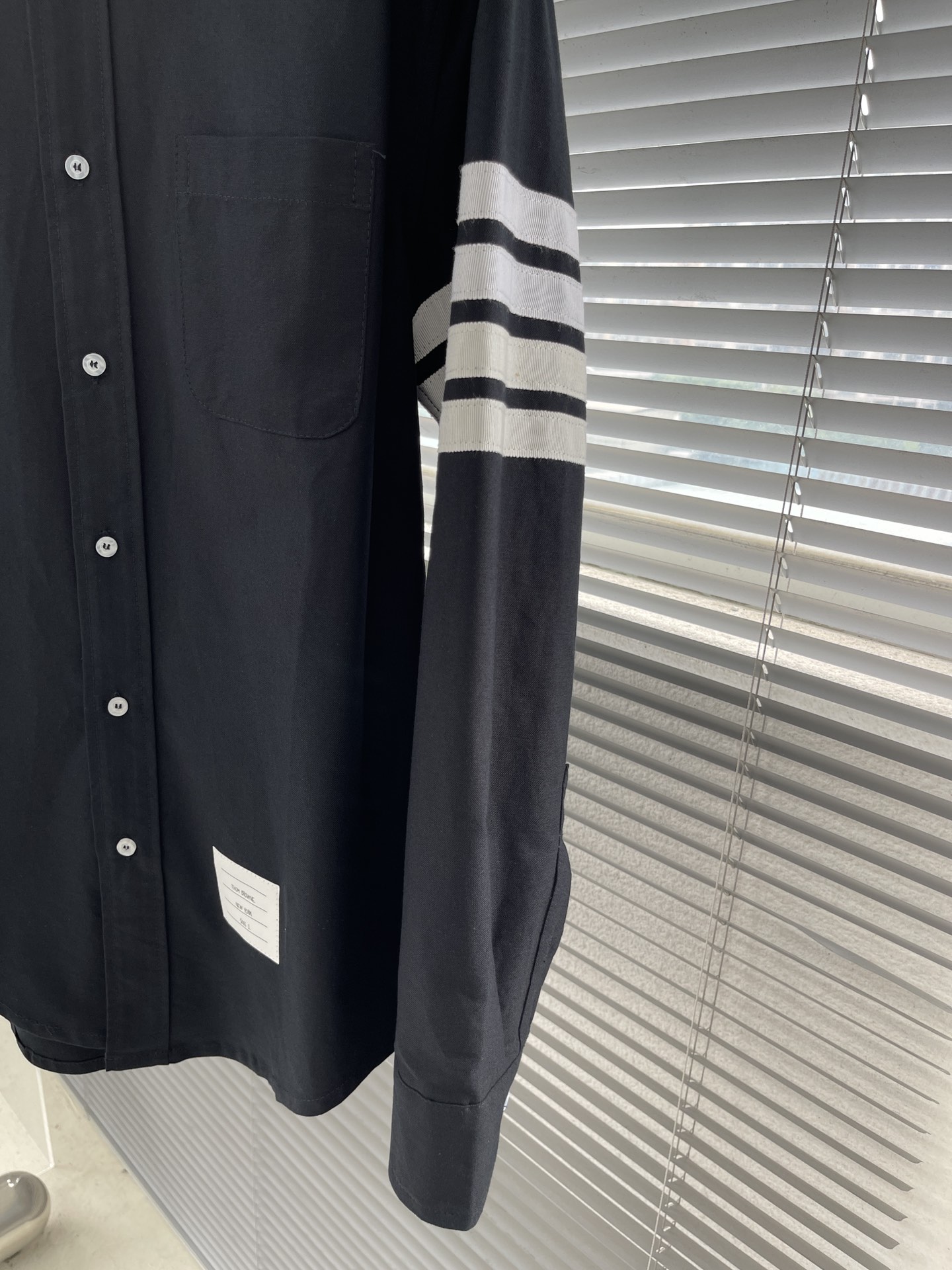 高級感に溢れ トムブラウン オックスフォードシャツＮ級品 シャツ 品質保証 トップス 長袖 シンプル ファッション ブラック_3