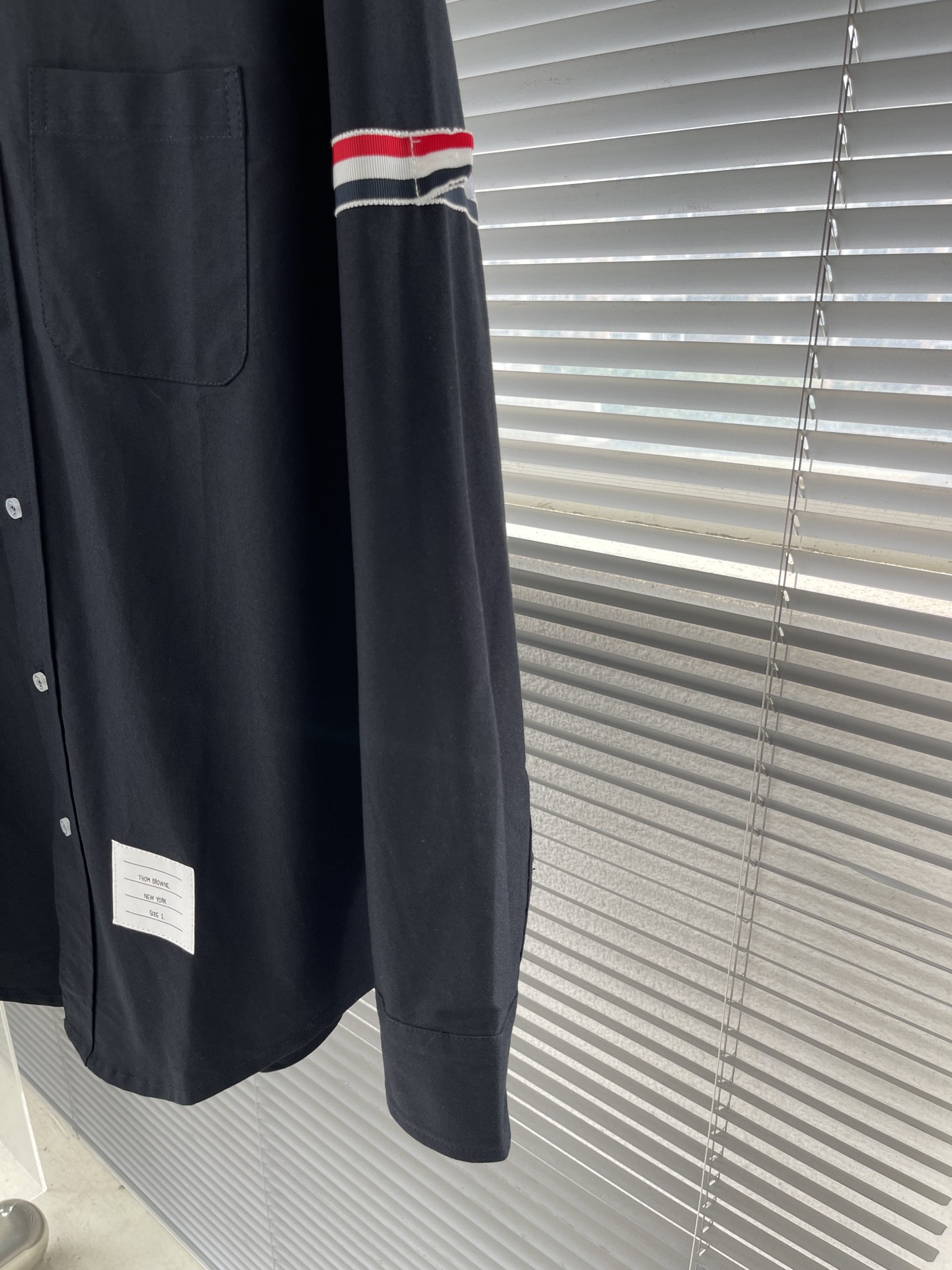 トムブラウン シャツ メンズ偽物 シャツ トップス 長袖 ビジネス 大販売 男女兼用 ブラック_3