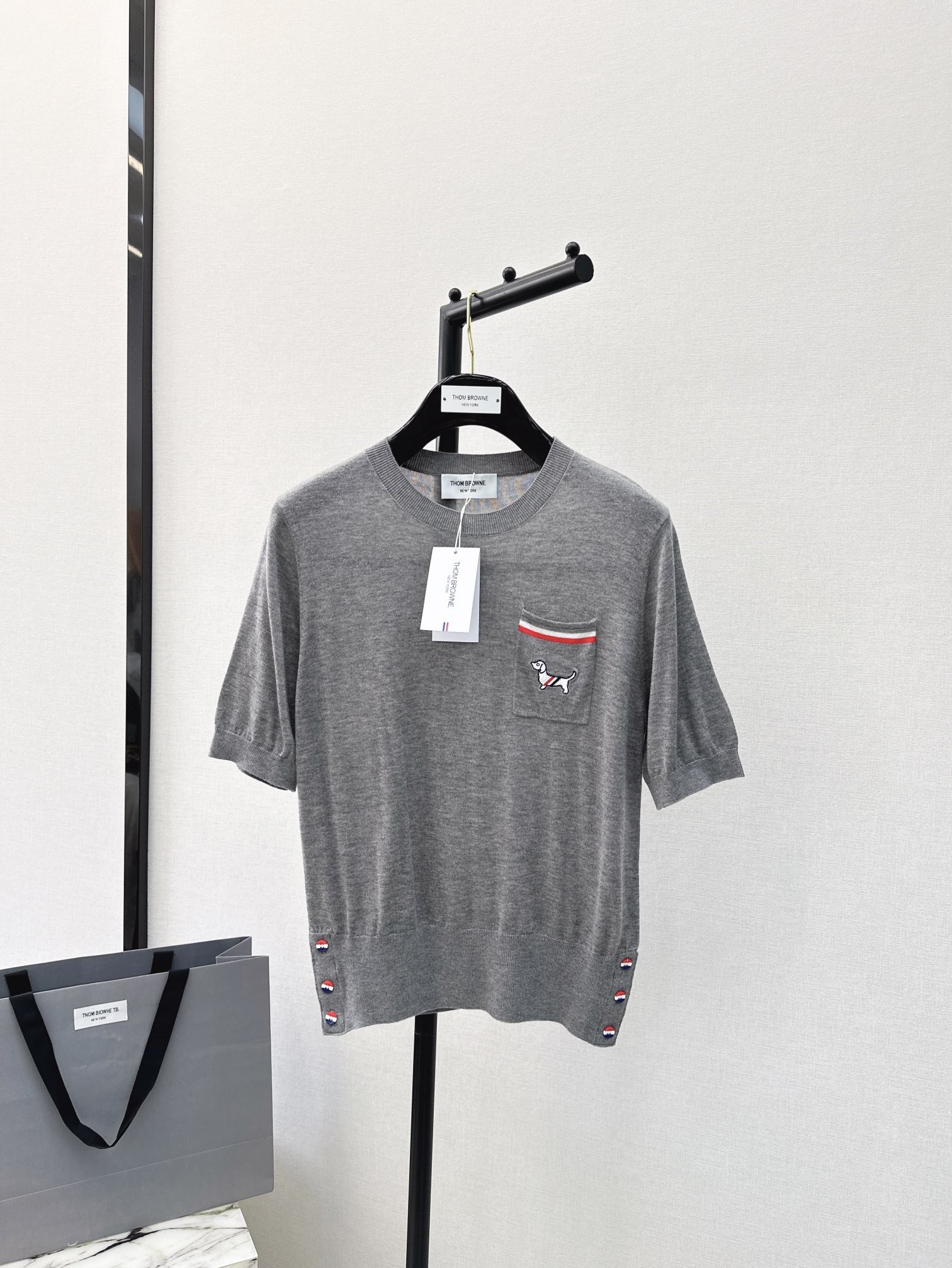 お買い得大人気 トムブラウン セーター レディースＮ級品 ニット シンプル ファッション 軽量 半袖 暖かい グレイ_1