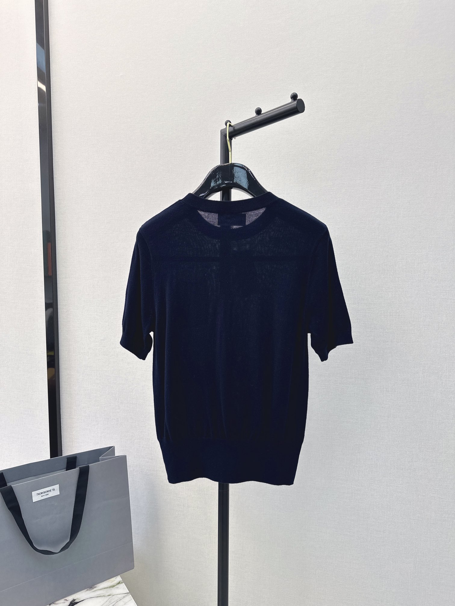 お買い得大人気 トムブラウン セータースーパーコピー ニット シンプル ファッション 軽量 半袖 暖かい ブラック_6