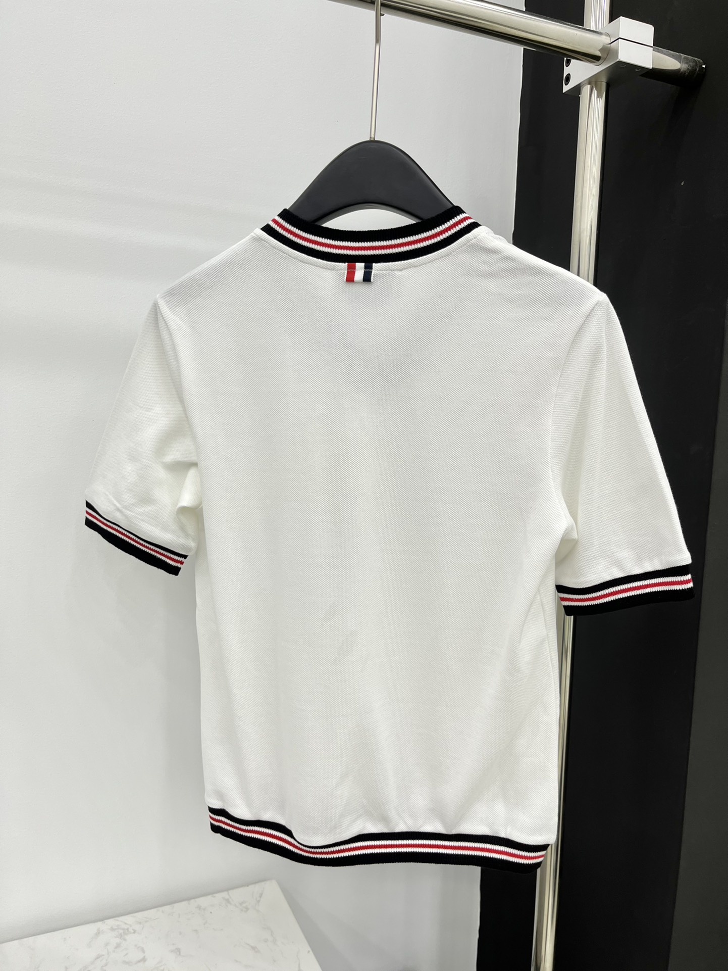 トム・ブラウン tシャツ激安通販 トップス 半袖 純綿 ｖ形 ファッション 人気定番 ホワイト_4