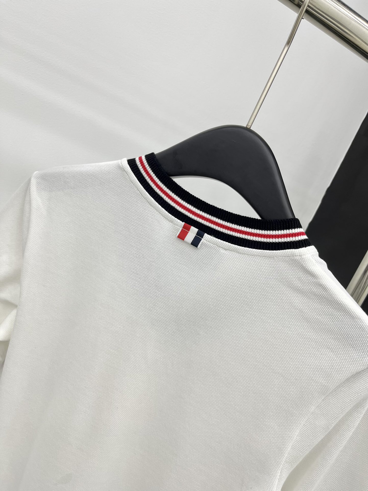 トム・ブラウン tシャツ激安通販 トップス 半袖 純綿 ｖ形 ファッション 人気定番 ホワイト_5