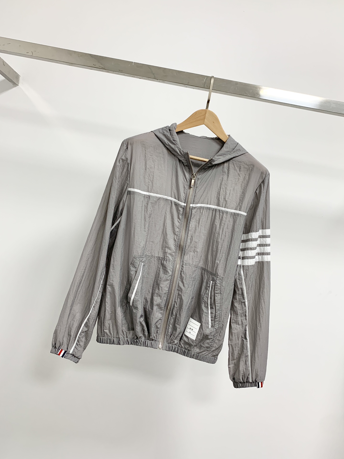 トムブラウン公式Ｎ級品 トップス 軽量 日焼け止め服 カップルアウター カジュアル 登山 旅行 グレイ_1