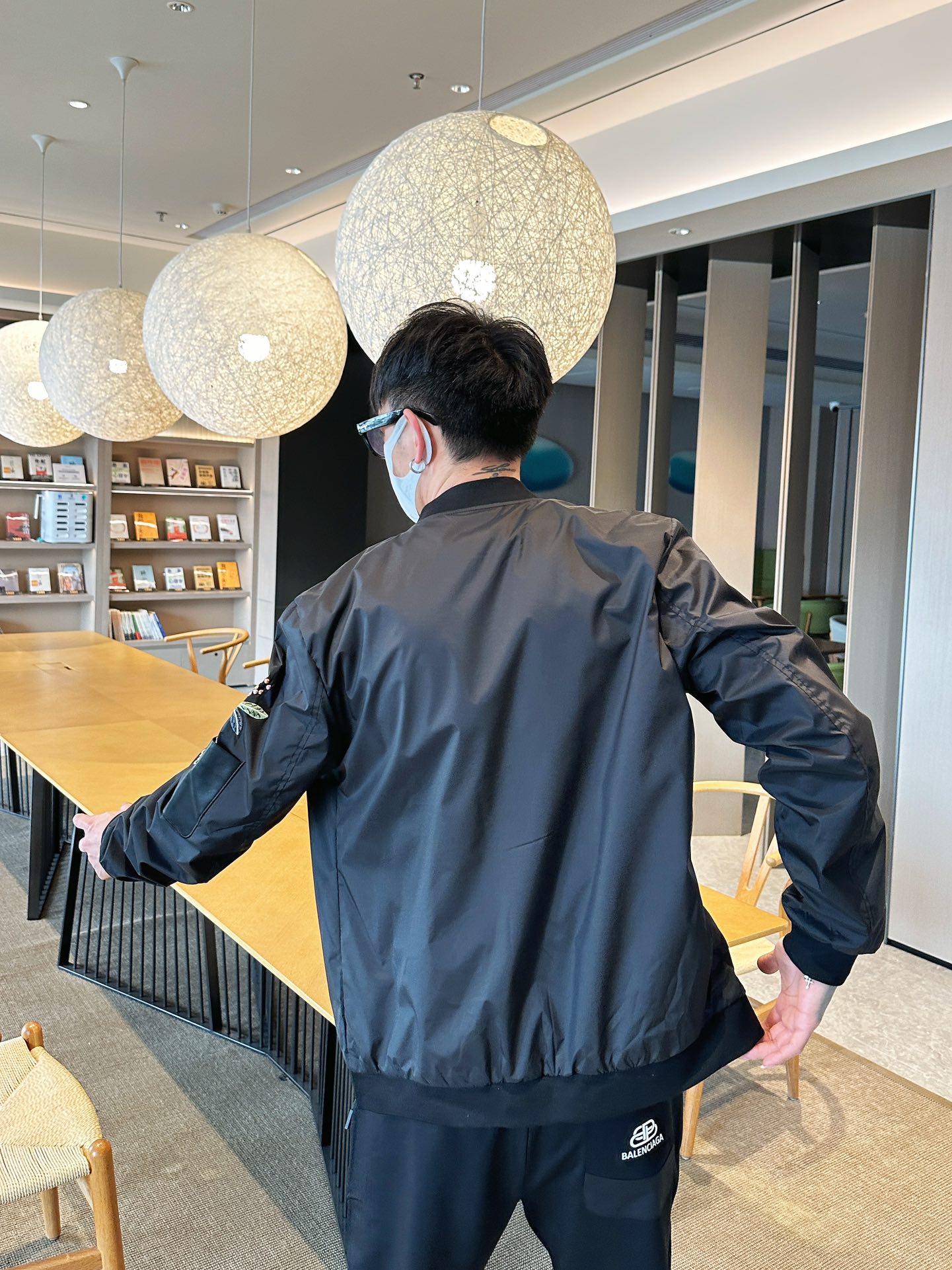 数量限定爆買い ロエベジャケット偽物 純綿 カジュアル 登山 アウター トップス 防風 軽量 柔らかい ブラック_4