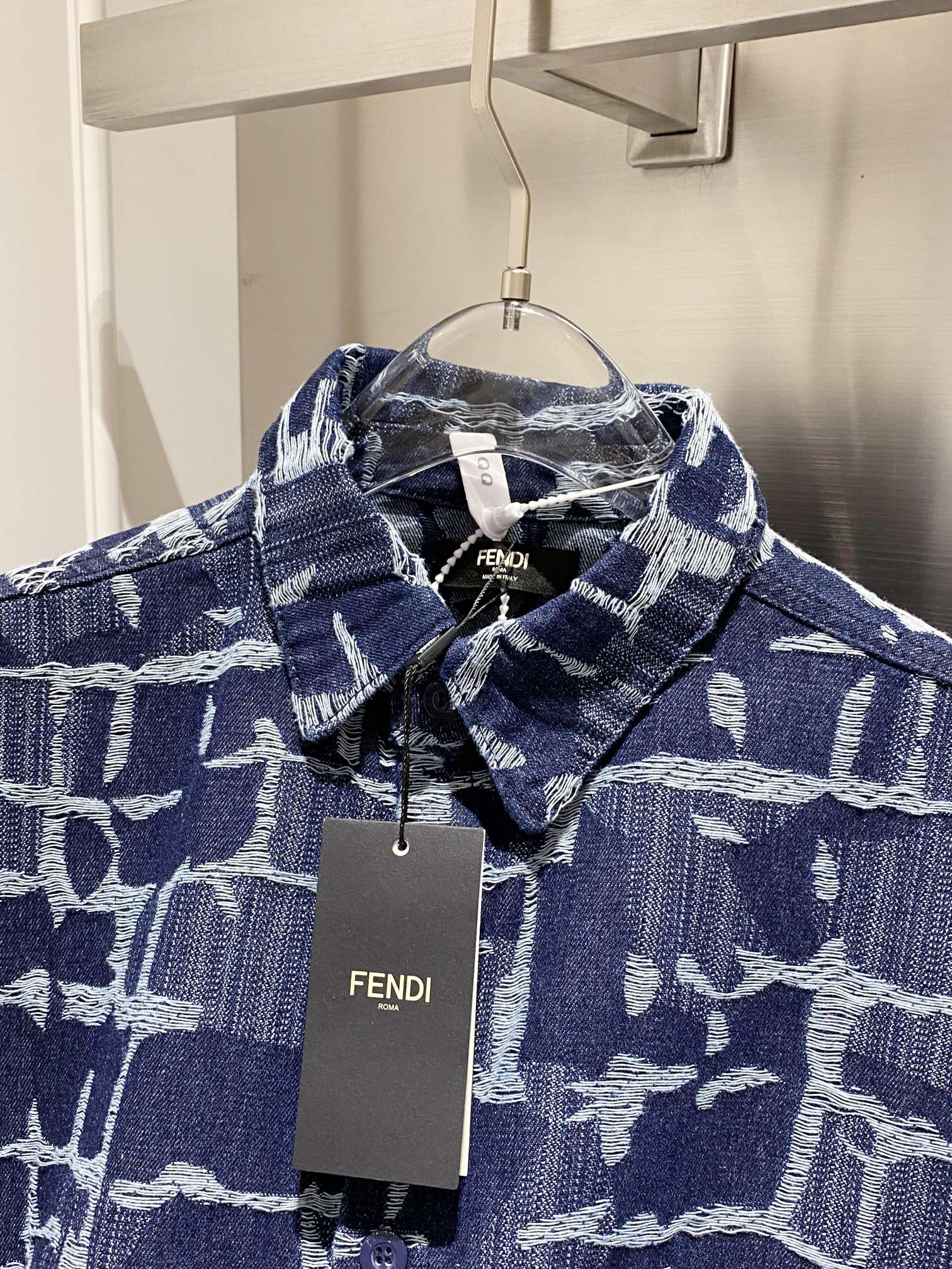 fendi シャツ メンズコピー 半袖 トップス デニム素材  プリント ロゴボダン ファッション感 メンズ ブルー_3