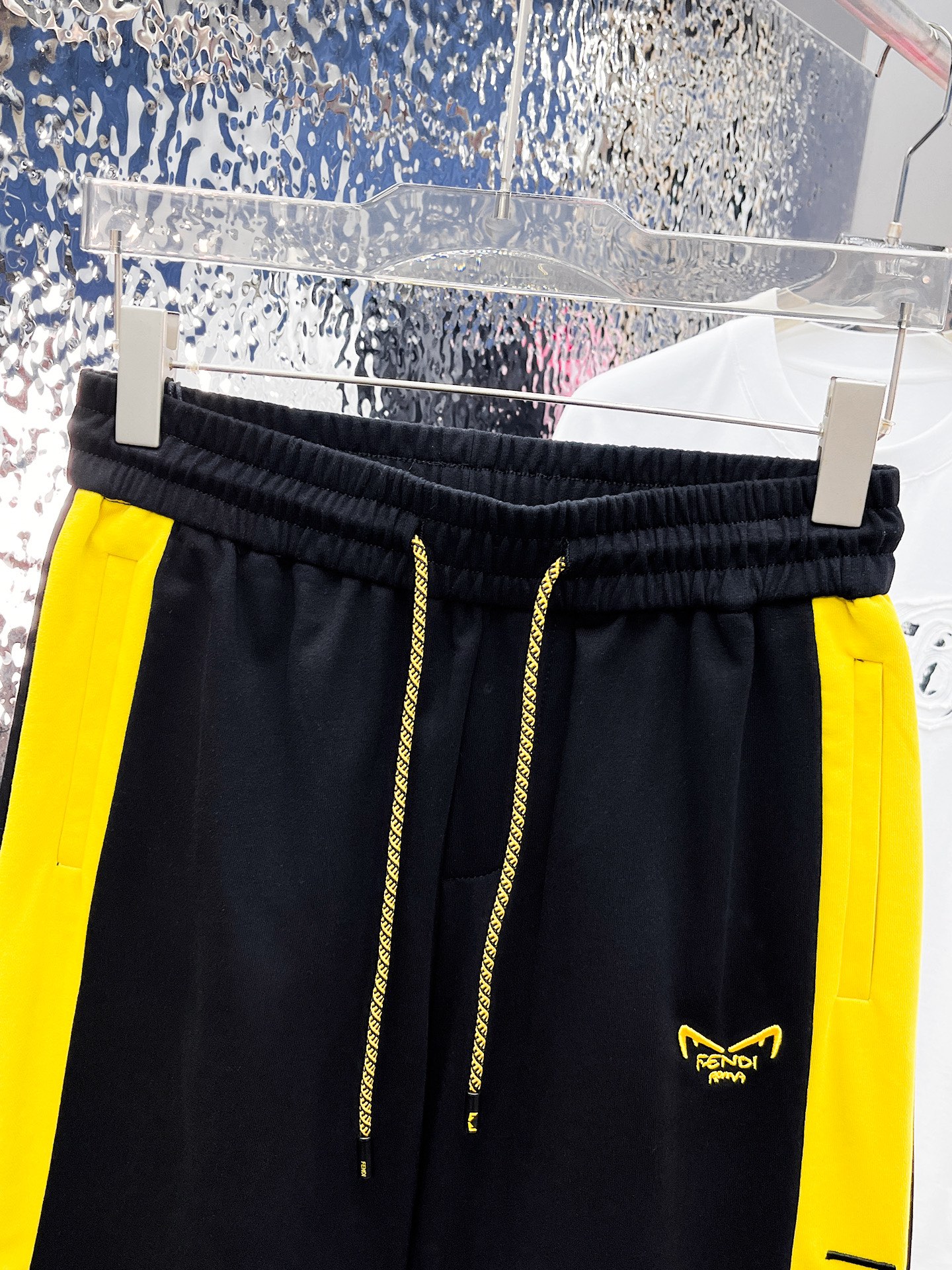 フェンディ パンツ メンズＮ級品 新着アイテムが入荷しました!カジュアルパンツ ショットパンツ メンズ ブラック_3