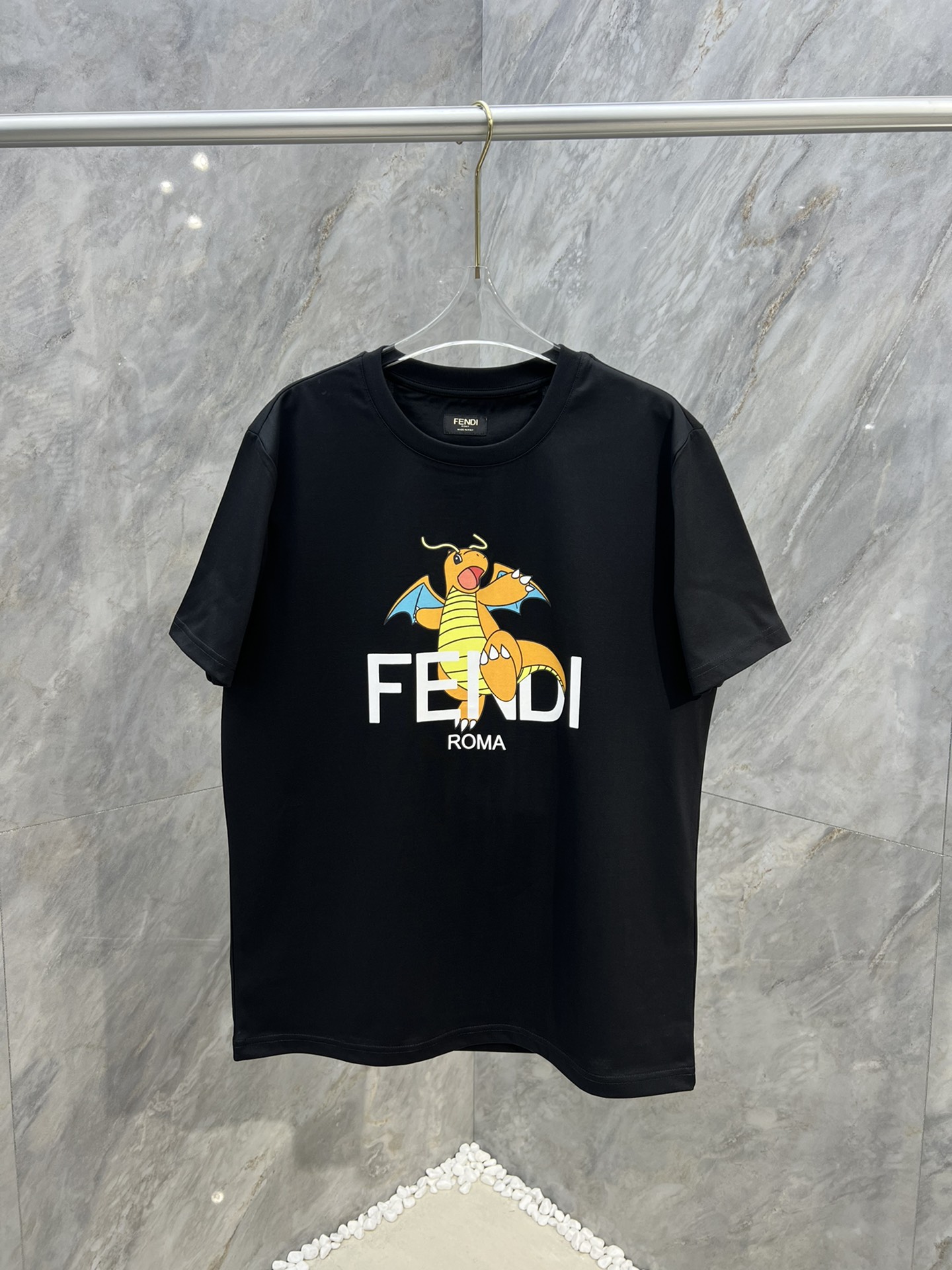 fendi メンズ t シャツスーパーコピーFendi x FRGMT x Pokémonコラボ トップス 半袖 純綿 龍プリント 大人気 ブラック_1