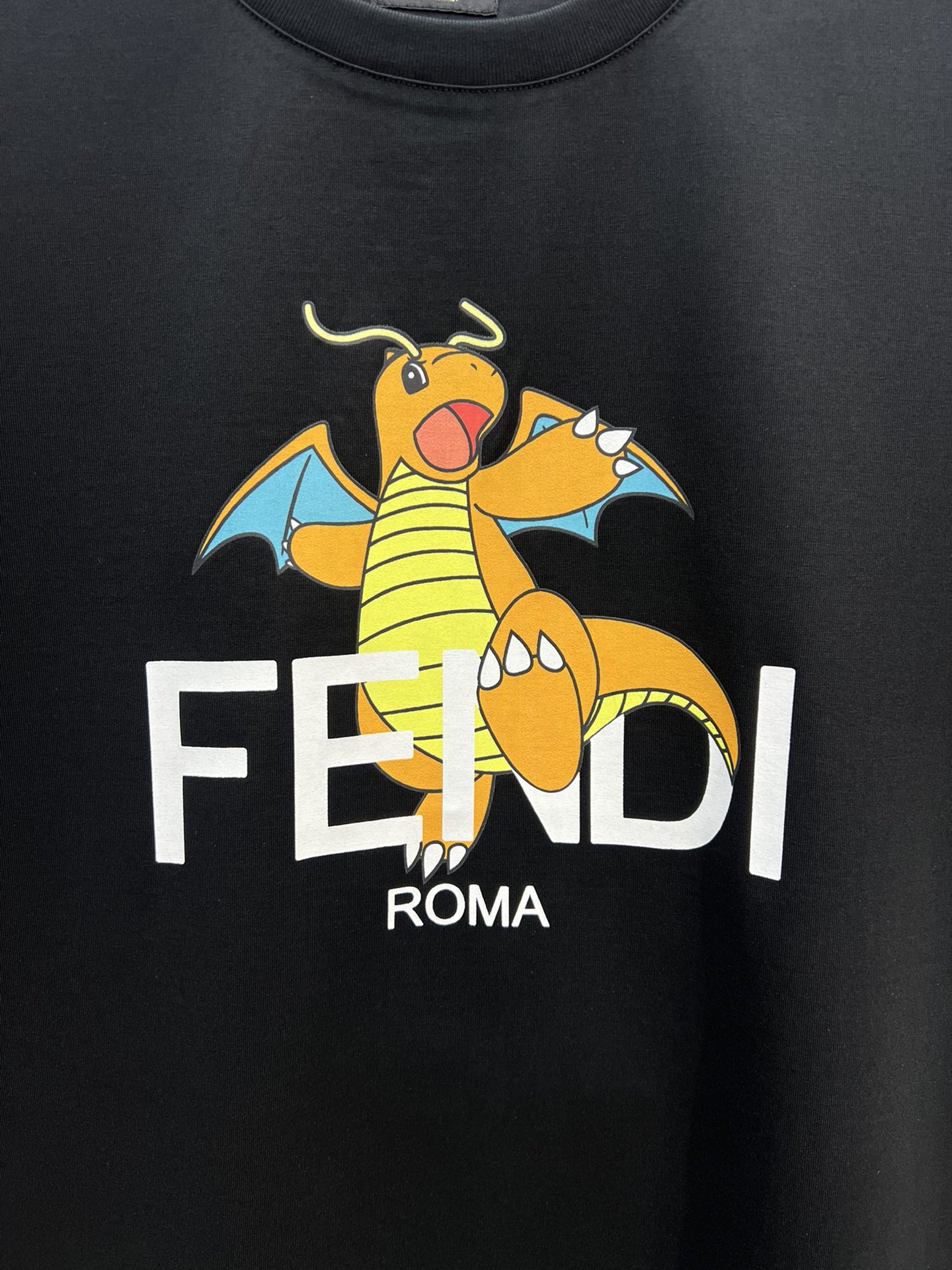 fendi メンズ t シャツスーパーコピーFendi x FRGMT x Pokémonコラボ トップス 半袖 純綿 龍プリント 大人気 ブラック_4