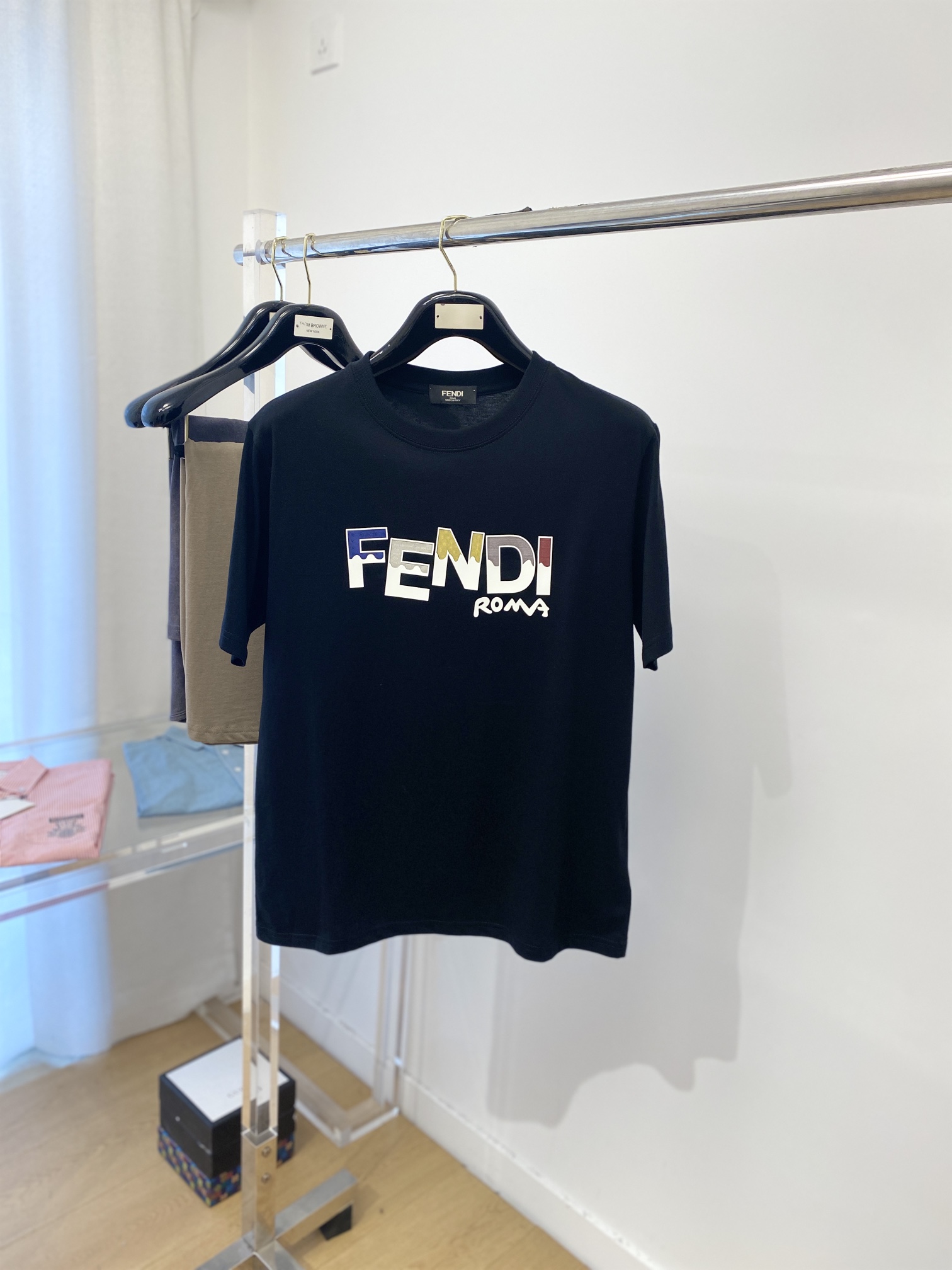 fendi t シャツ アウトレットＮ級品 トップス 半袖 純綿 ファッション 人気定番 ロゴプリント 新品 柔らかい ブラック_1