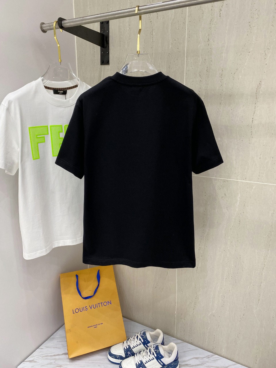 数量限定 fendi レディース t シャツ偽物 トップス 純綿 柔らかい グリーンロゴ プリント 短袖 ブラック_2