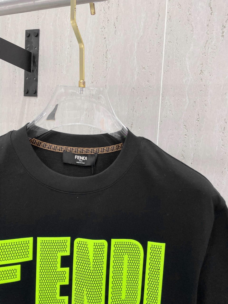 数量限定 fendi レディース t シャツ偽物 トップス 純綿 柔らかい グリーンロゴ プリント 短袖 ブラック_4