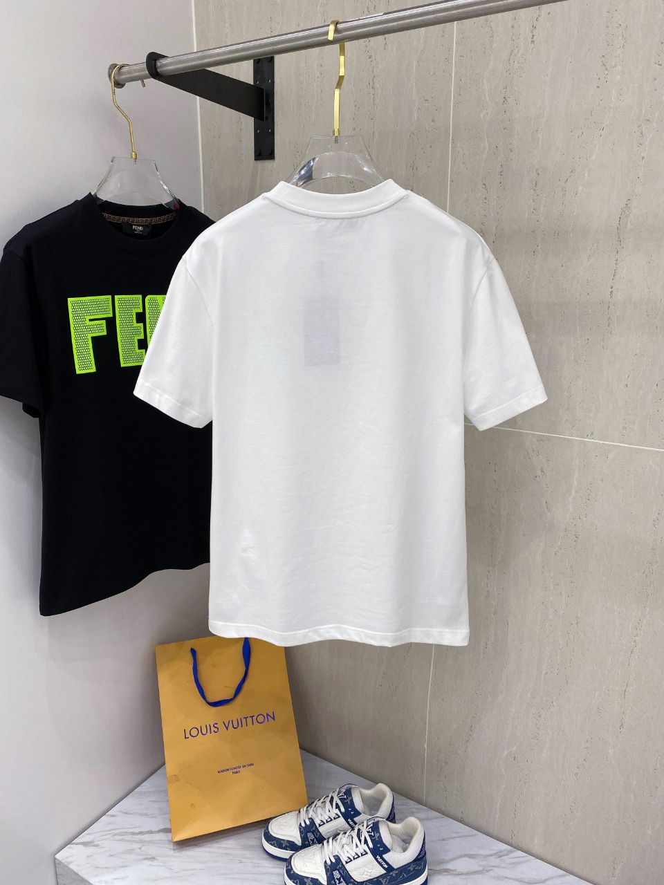 数量限定 fendi ロゴ t シャツコピー トップス 純綿 柔らかい グリーンロゴ プリント 短袖 ホワイト_2