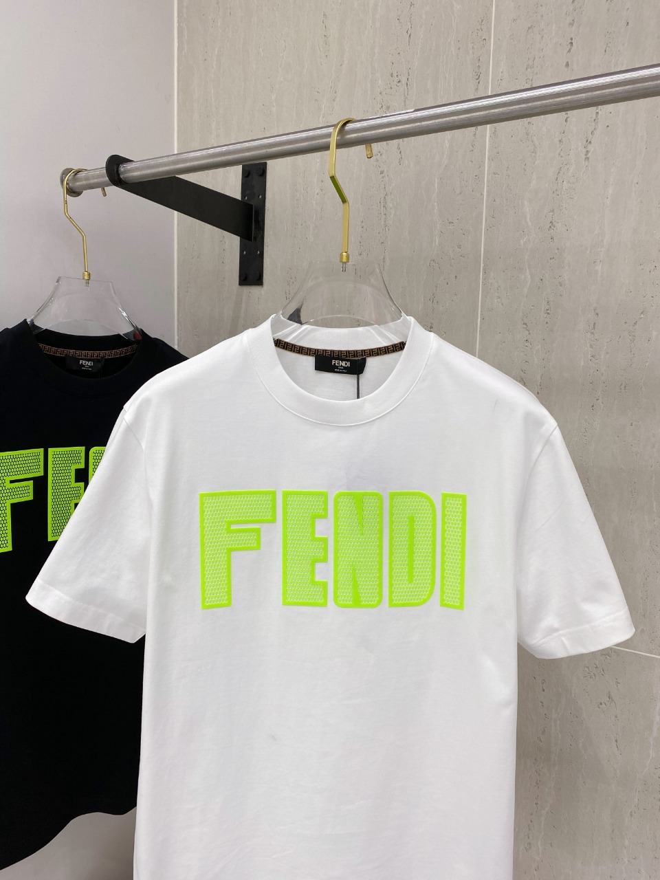 数量限定 fendi ロゴ t シャツコピー トップス 純綿 柔らかい グリーンロゴ プリント 短袖 ホワイト_3