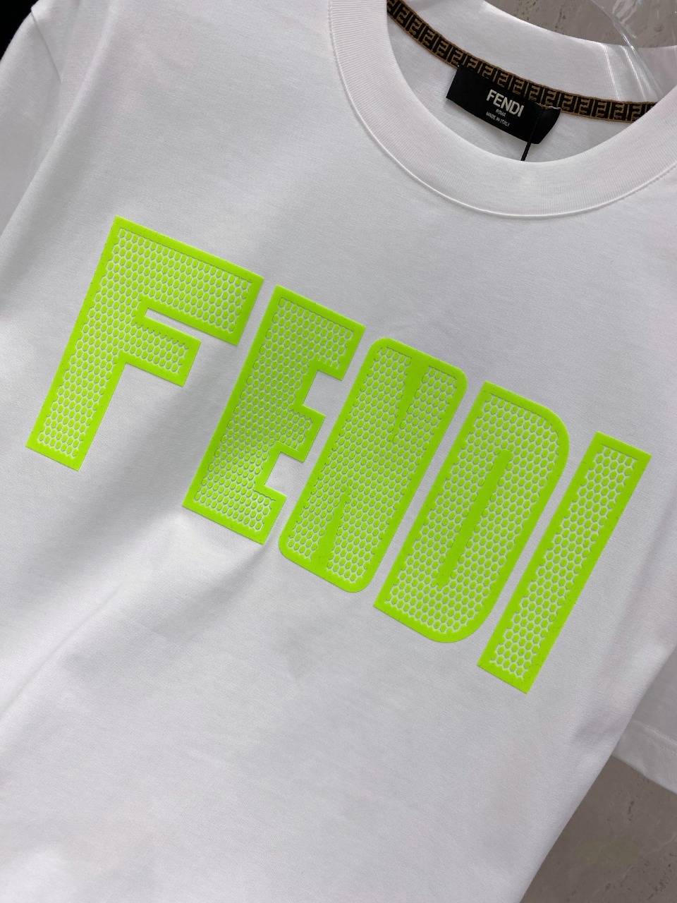 数量限定 fendi ロゴ t シャツコピー トップス 純綿 柔らかい グリーンロゴ プリント 短袖 ホワイト_7