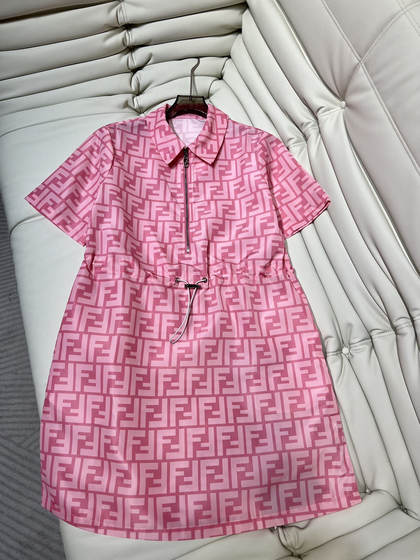 fendi キッズ ワンピース偽物 スカート プリント 学院風 半袖 柔らかい ナイロン 可愛い 2色可選_3