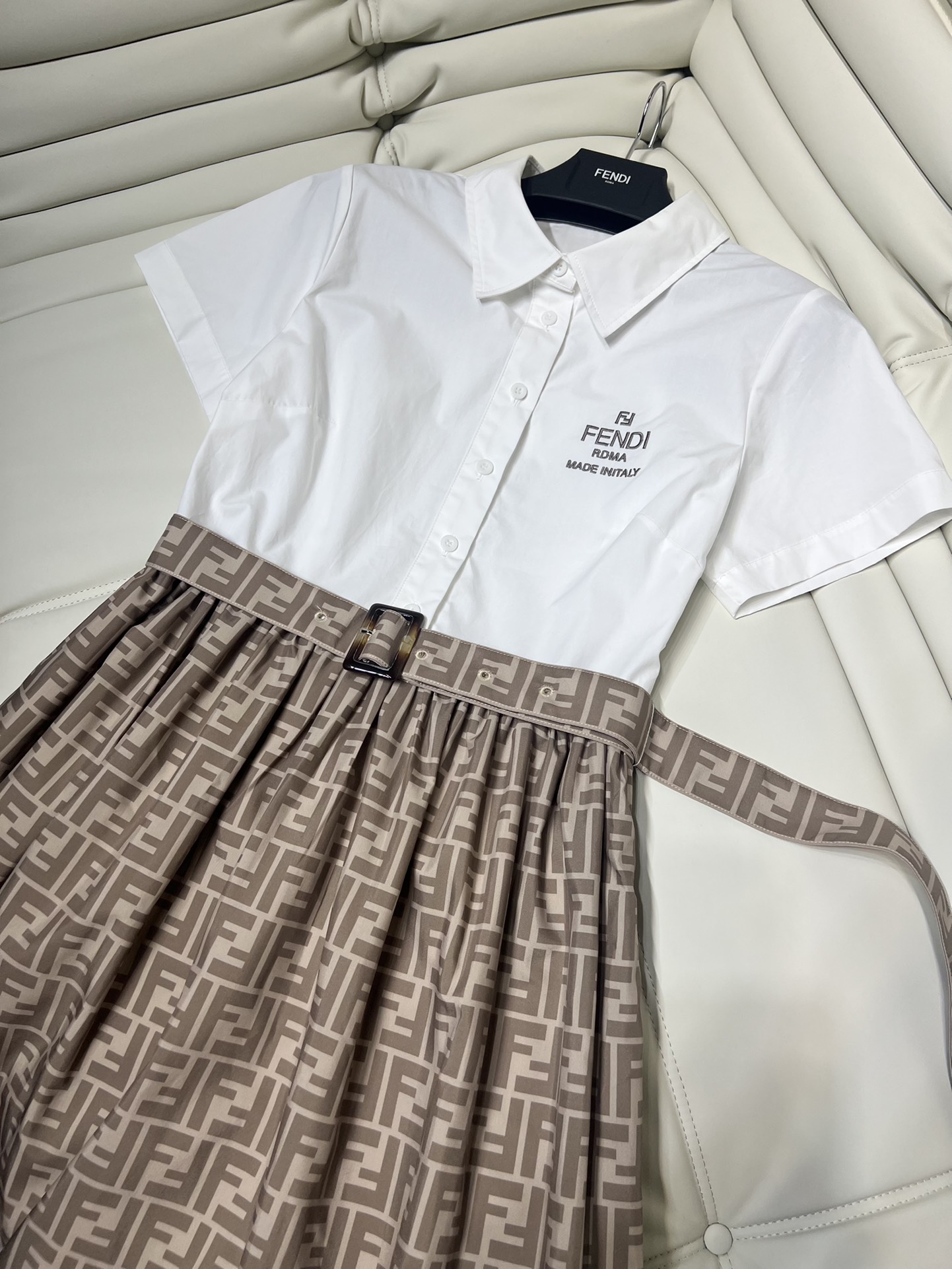 爆買いで大得価の fendi ワンピース ピンクＮ級品 スカート 通勤服 シンプル 半袖 人気服 高級 ホワイト_2