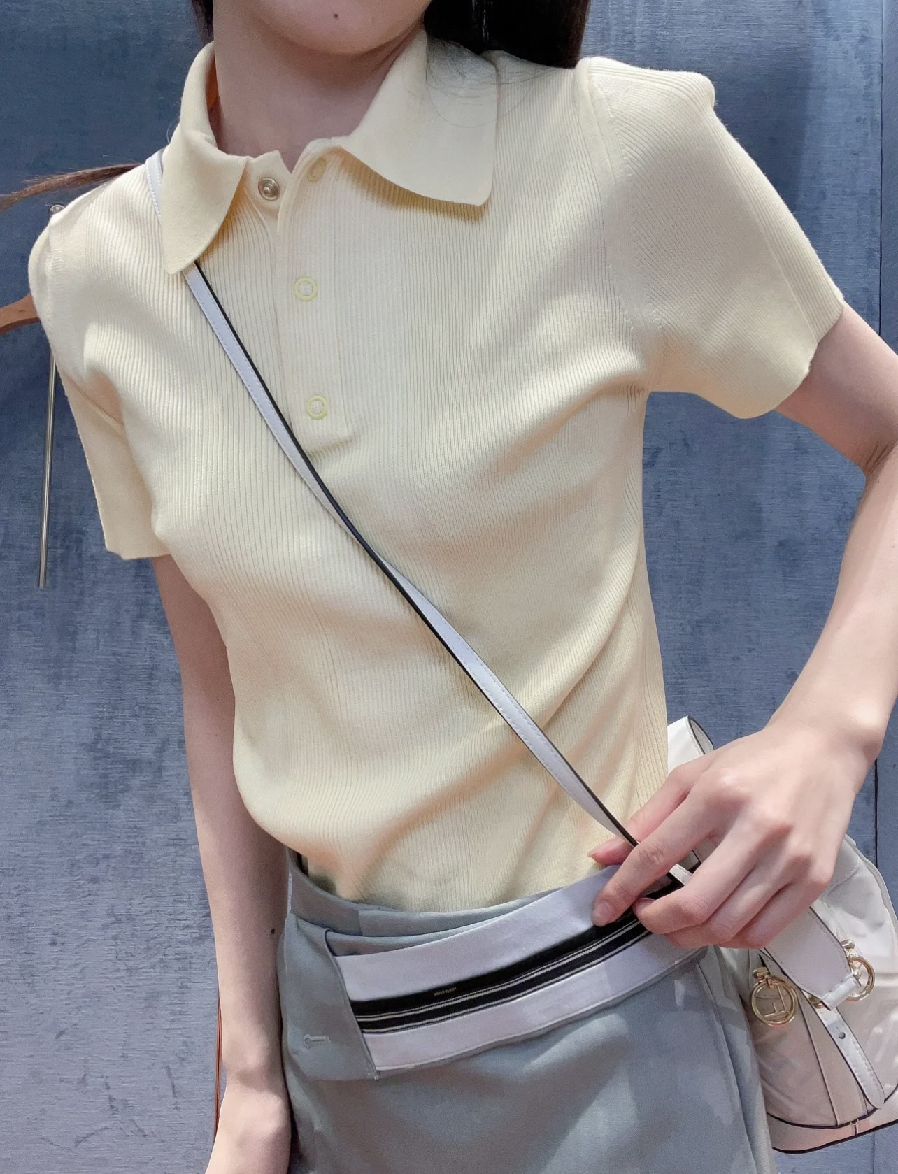 最新の2024年 フェンディポロシャツ偽物 爆買 夏服 半袖 ポロシャツ トップス シンプル 2色可選_3