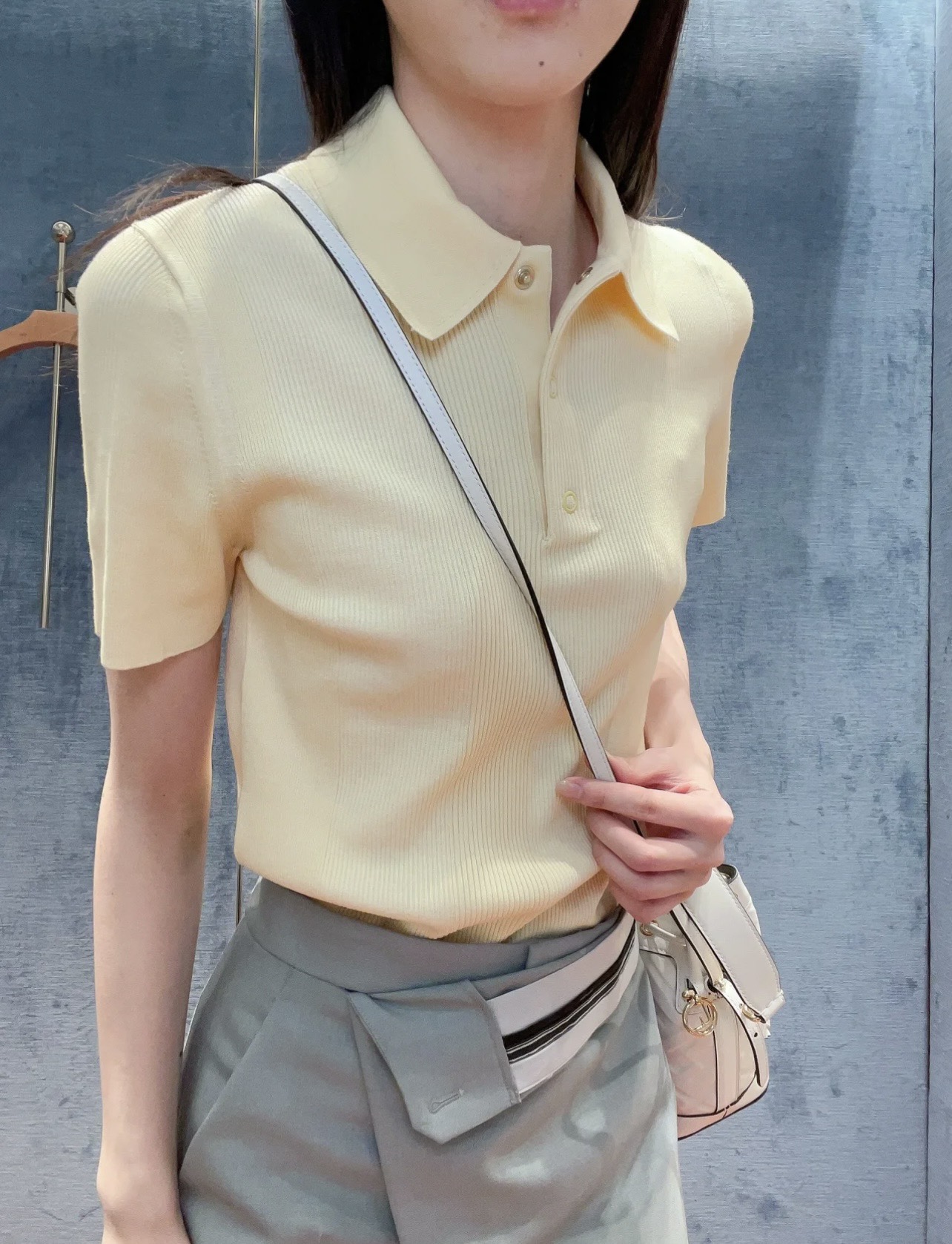 最新の2024年 フェンディポロシャツ偽物 爆買 夏服 半袖 ポロシャツ トップス シンプル 2色可選_4