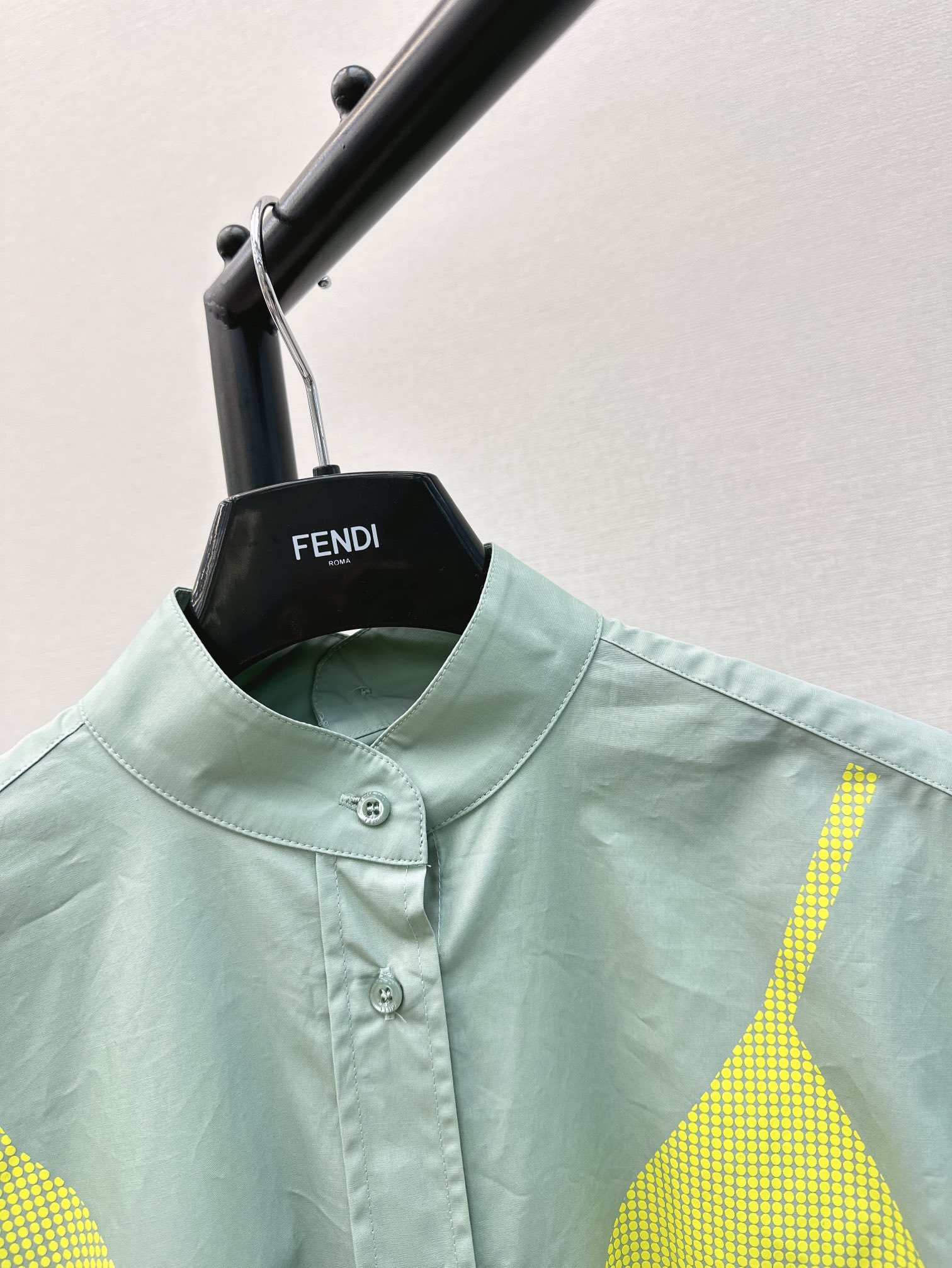 人気新作アイテム fendi シャツ レディーススーパーコピー トップス 最新品 シンプルシャツ ゆったり ロゴ刺繍 グリーン_6