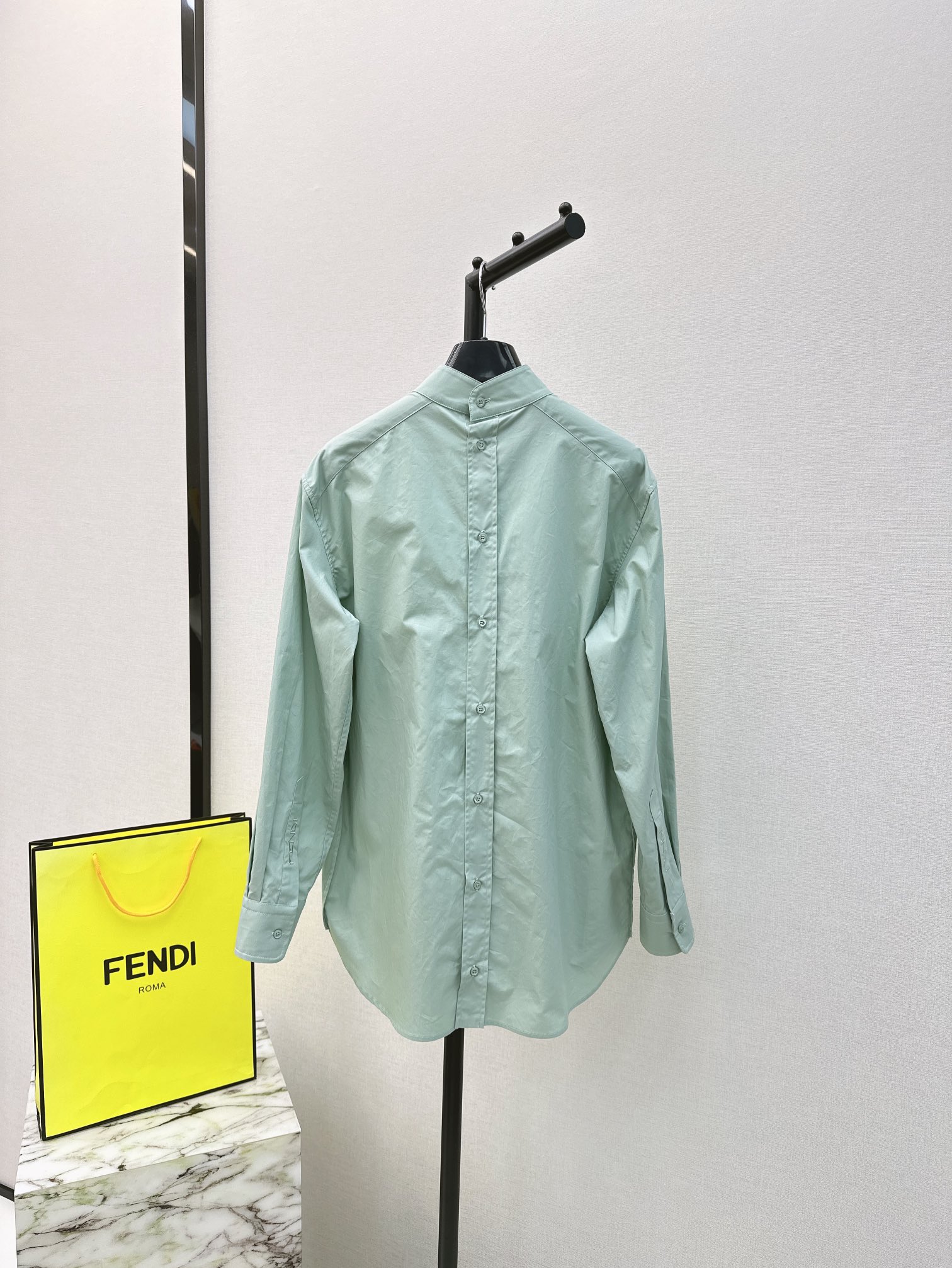 人気新作アイテム fendi シャツ レディーススーパーコピー トップス 最新品 シンプルシャツ ゆったり ロゴ刺繍 グリーン_9