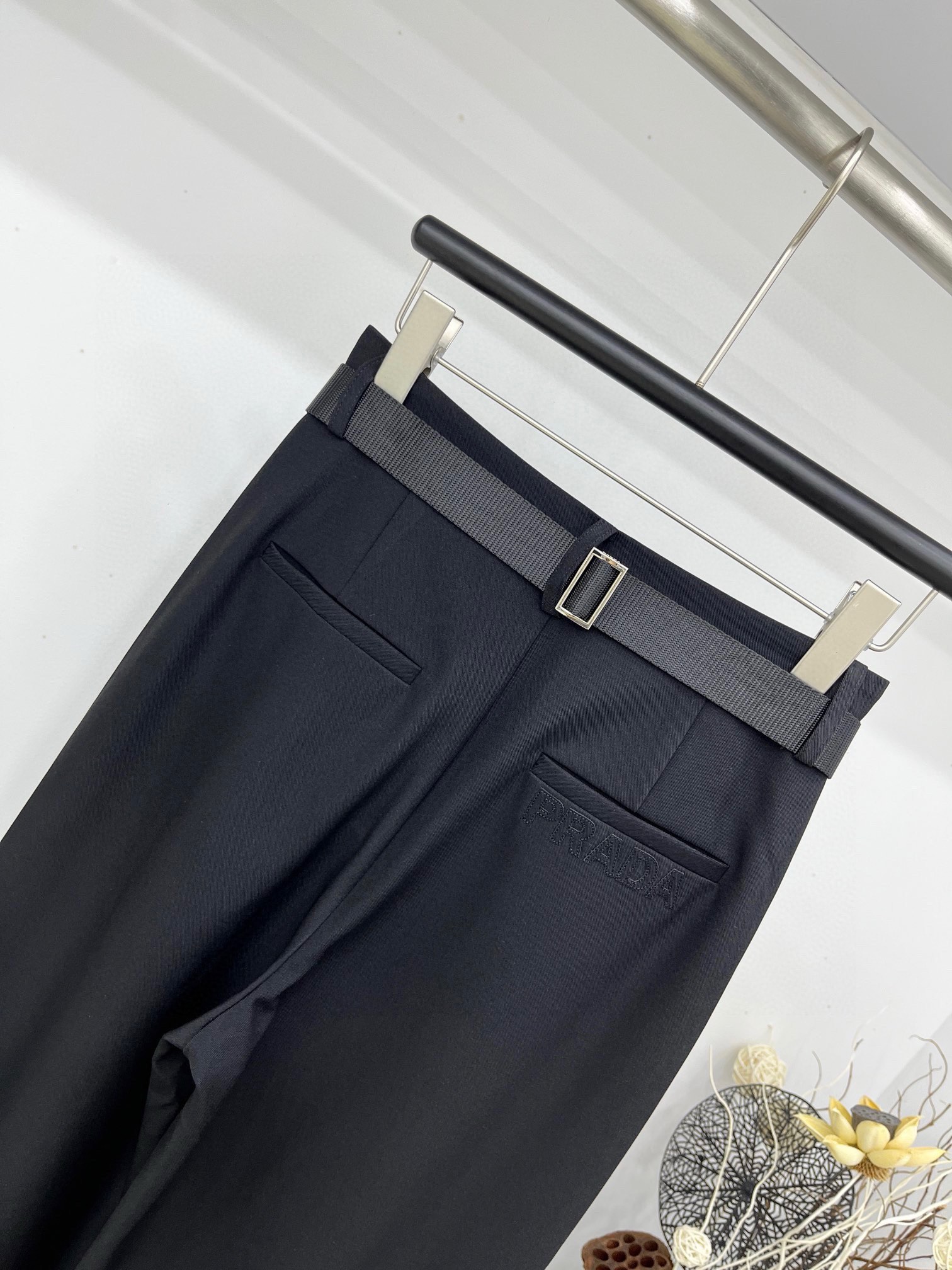 プラダ パンツ激安通販 カジュアルパンツ 厚い ファッション 人気 ベルト付き ブラック_6