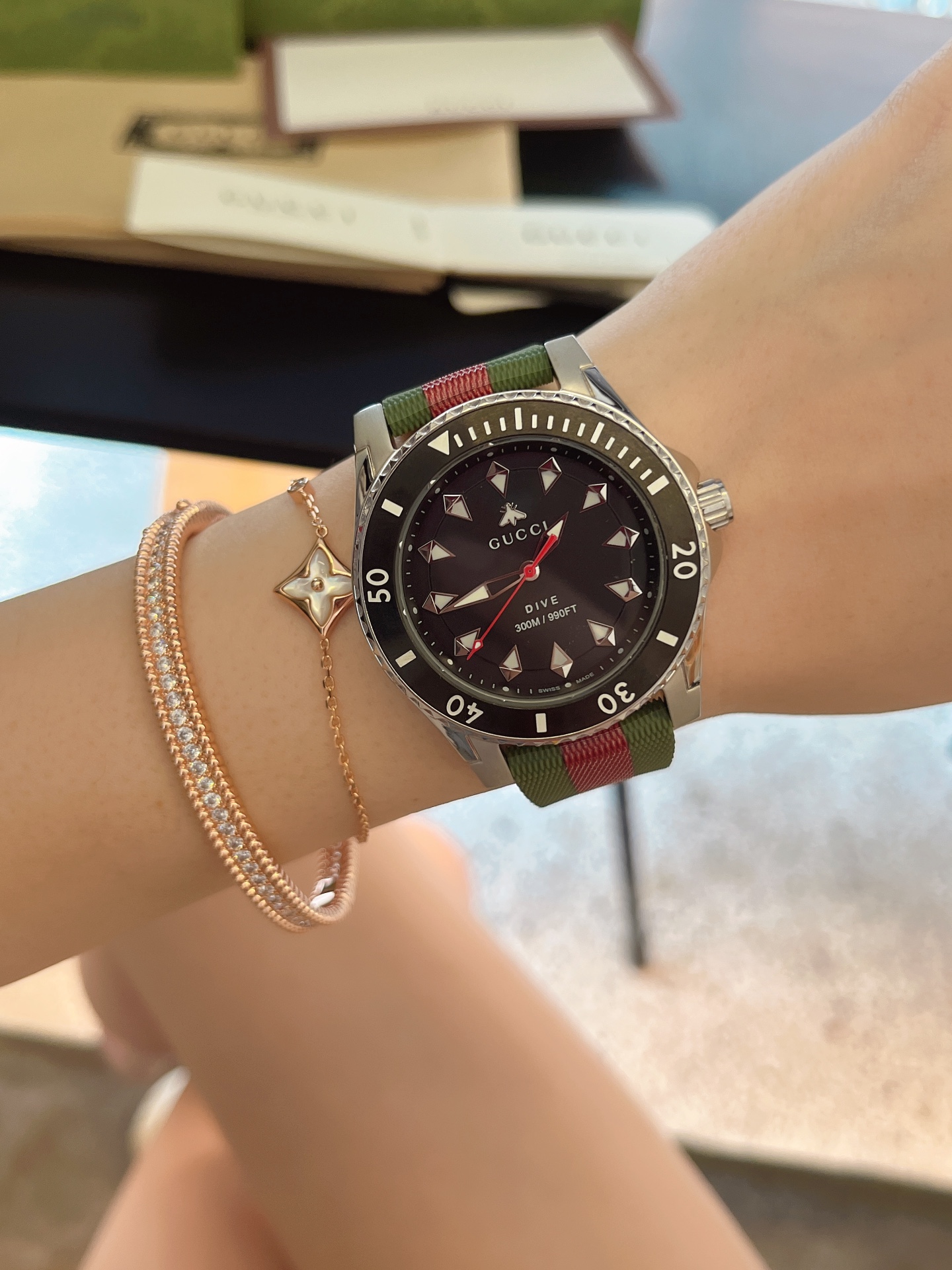 人気 定番 低価 GUCCI 時計コピー 洗練されたラインデザイン_6