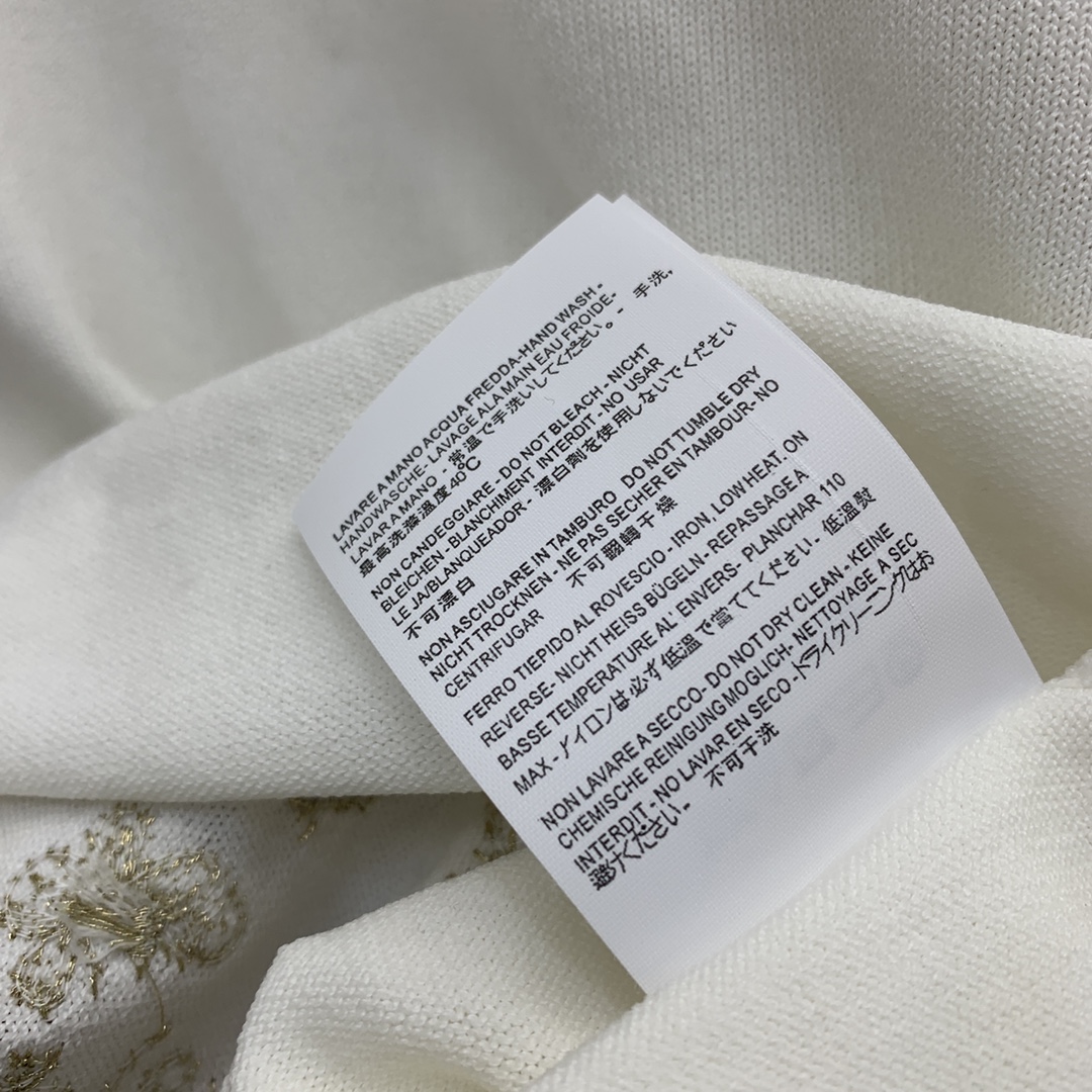 NEW圧倒的な新作レディース ディオール tシャツn級品 上質な素材 幅広いスタイルにマッチ_3