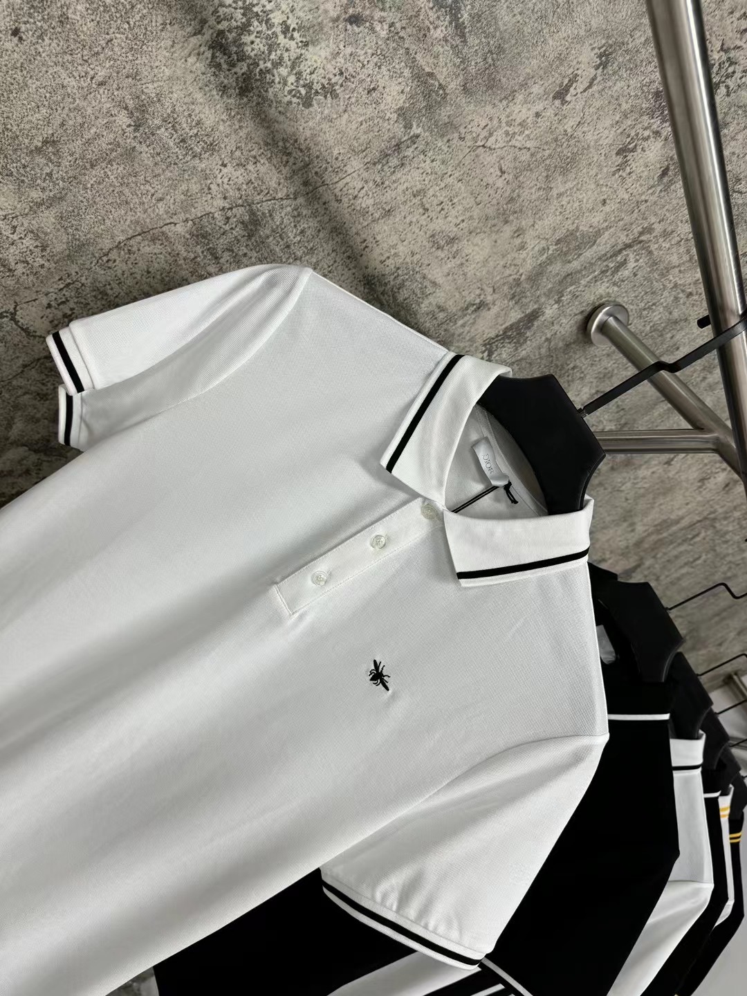 有名人の愛用品ディオール 人気tシャツ 偽物 高級な着心地 贅沢な素材 フィット感_2