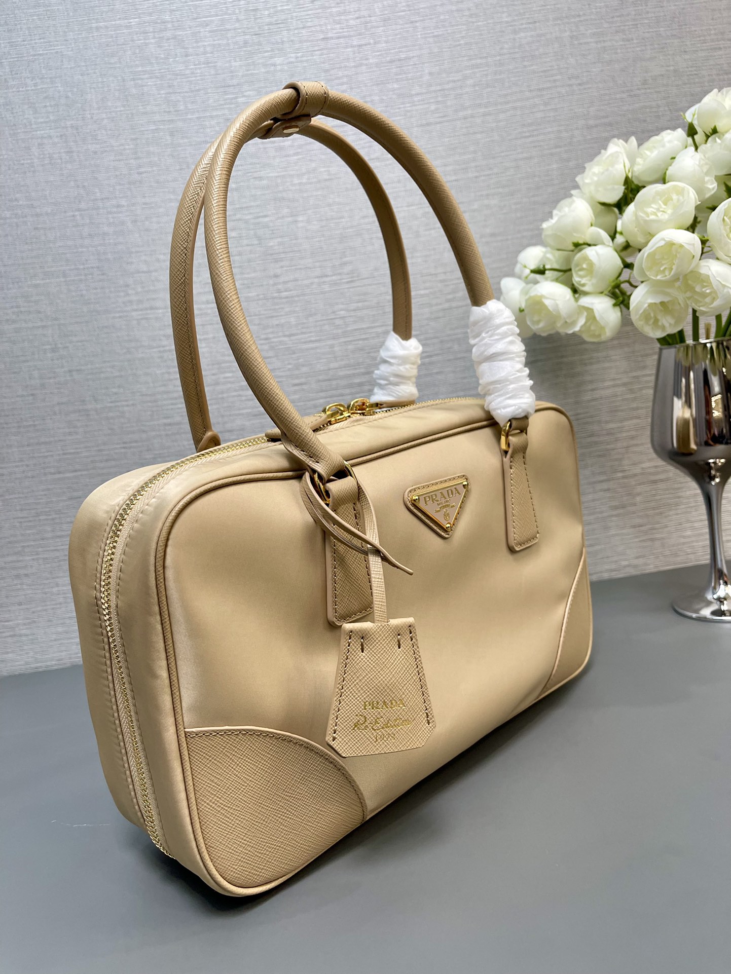 注目美品Pradaバッグスーパーコピー 手提げ ナイロン Saffianoレザー_4