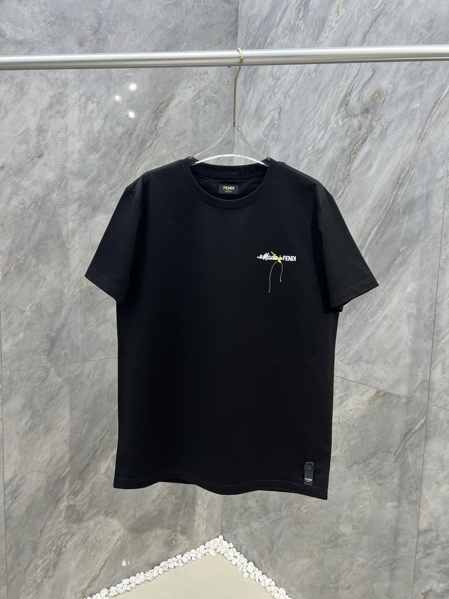 春冬新登場のフェンディＴシャツコピー 心地よい 柔らかく アイデンティティがデザイン_1