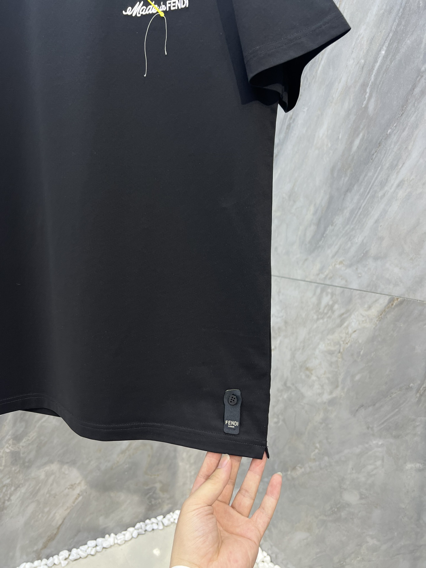 春冬新登場のフェンディＴシャツコピー 心地よい 柔らかく アイデンティティがデザイン_5