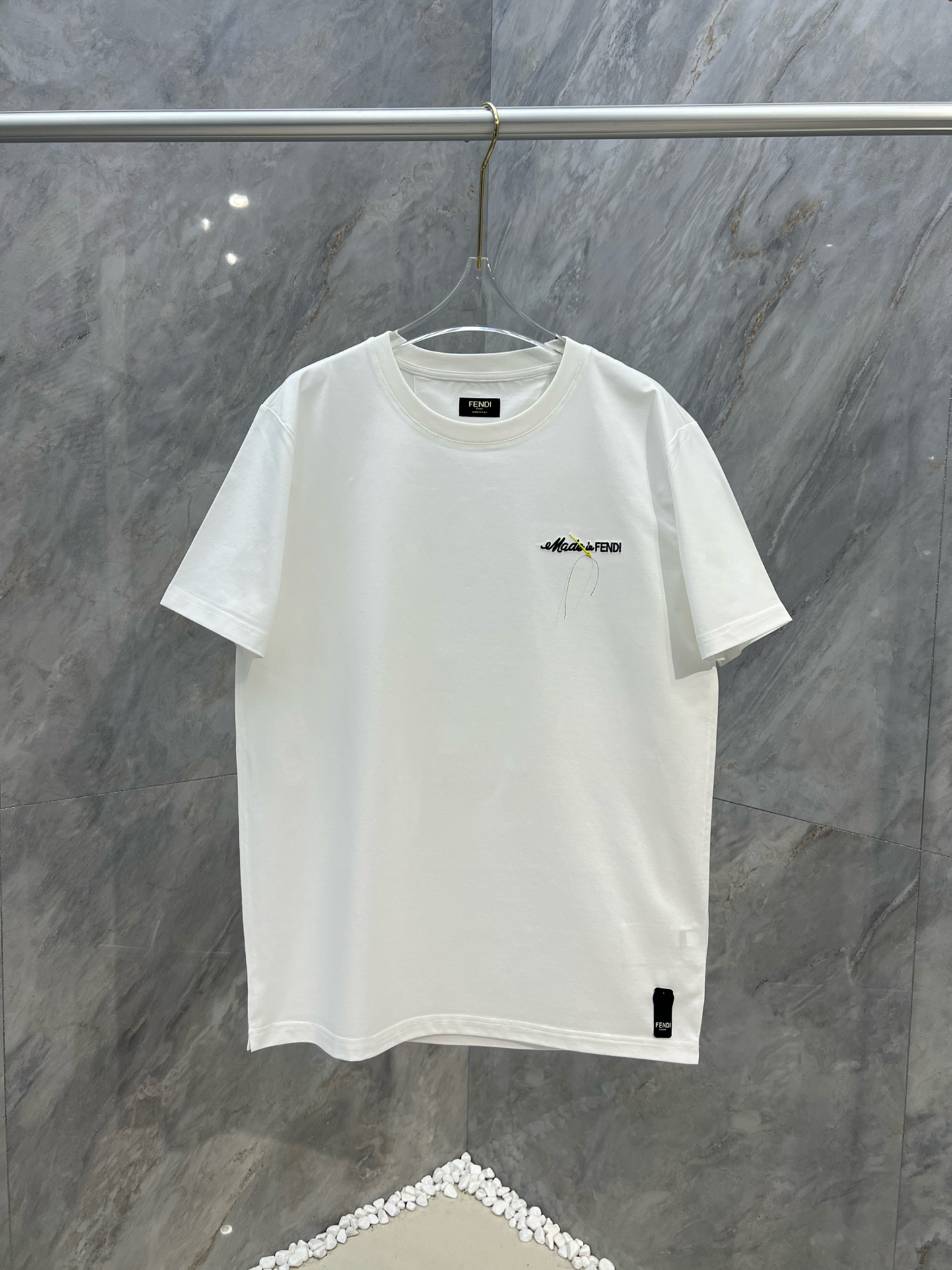 驚きの破格値人気のフェンディ半袖ｔシャツ偽物 着心地が魅力的 エッセンス_1