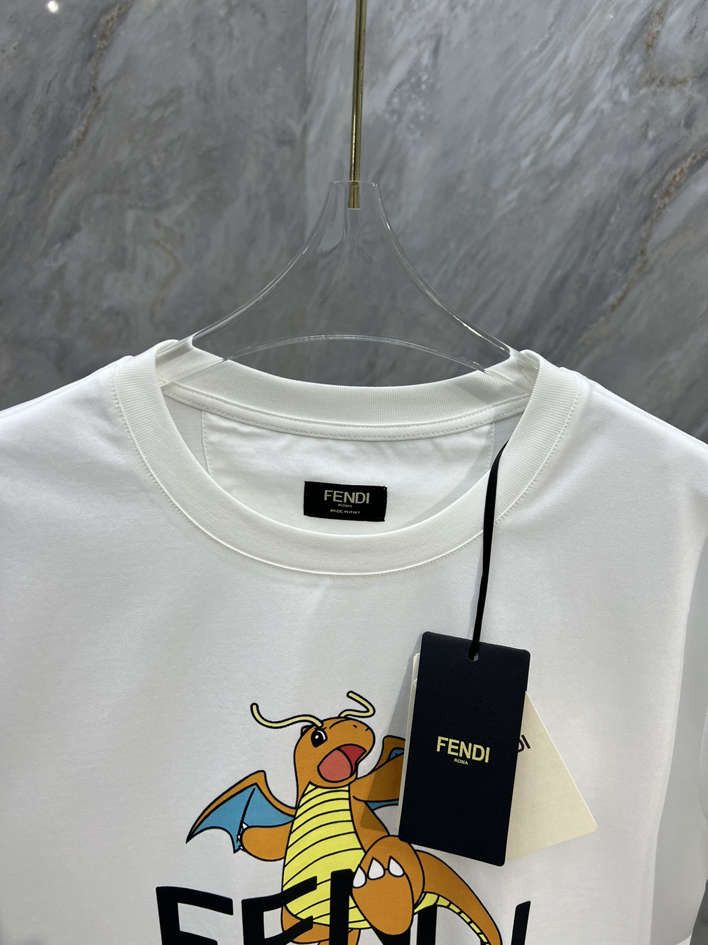 新作到着!! フェンディｔシャツスーパーコピー 男女を問わず着用可能 エッセンス_3